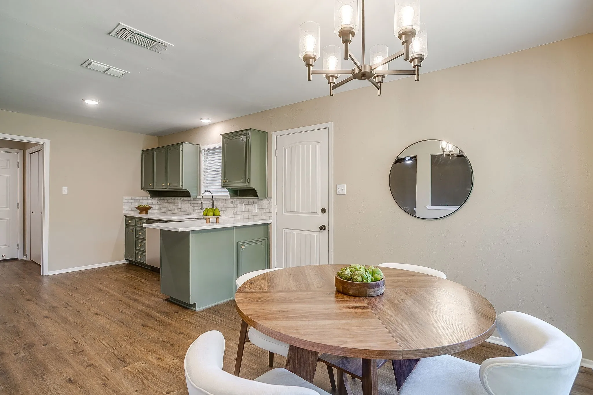 Single Family Residence For Sale in Tarrant County , 105 Lakeway Drive, Benbrook, Texas 76126, 3 Bedroom, 2 Bathroom, 2 Garage spaces, 1,630 Sqft, built in 1974, mls#21384191, Real Estate Agent in Benbrook, Homes For Sale in Tarrant county, Homes For Sale in Benbrook, Realtor in Benbrook Texas, Real Estate Brokerage Independent Realty Texas, Luminita Cordes Realtor