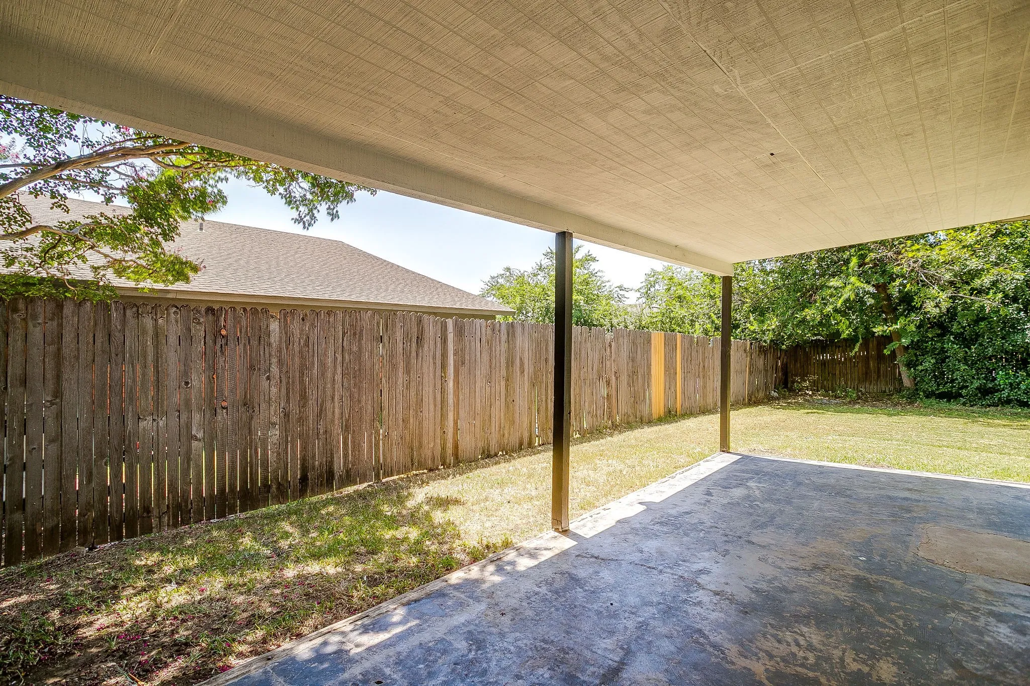 Single Family Residence For Sale in Tarrant County , 105 Lakeway Drive, Benbrook, Texas 76126, 3 Bedroom, 2 Bathroom, 2 Garage spaces, 1,630 Sqft, built in 1974, mls#21384191, Real Estate Agent in Benbrook, Homes For Sale in Tarrant county, Homes For Sale in Benbrook, Realtor in Benbrook Texas, Real Estate Brokerage Independent Realty Texas, Luminita Cordes Realtor