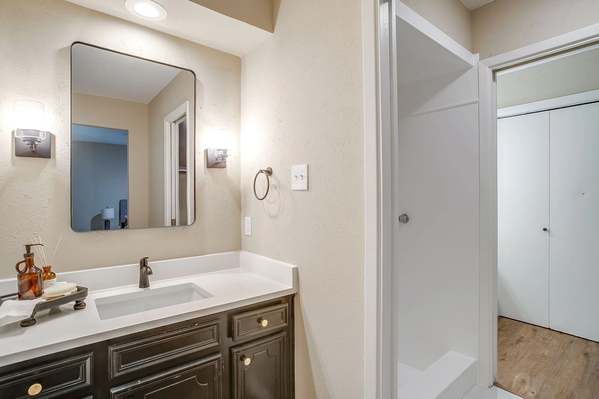 Single Family Residence For Sale in Tarrant County , 105 Lakeway Drive, Benbrook, Texas 76126, 3 Bedroom, 2 Bathroom, 2 Garage spaces, 1,630 Sqft, built in 1974, mls#21384191, Real Estate Agent in Benbrook, Homes For Sale in Tarrant county, Homes For Sale in Benbrook, Realtor in Benbrook Texas, Real Estate Brokerage Independent Realty Texas, Luminita Cordes Realtor