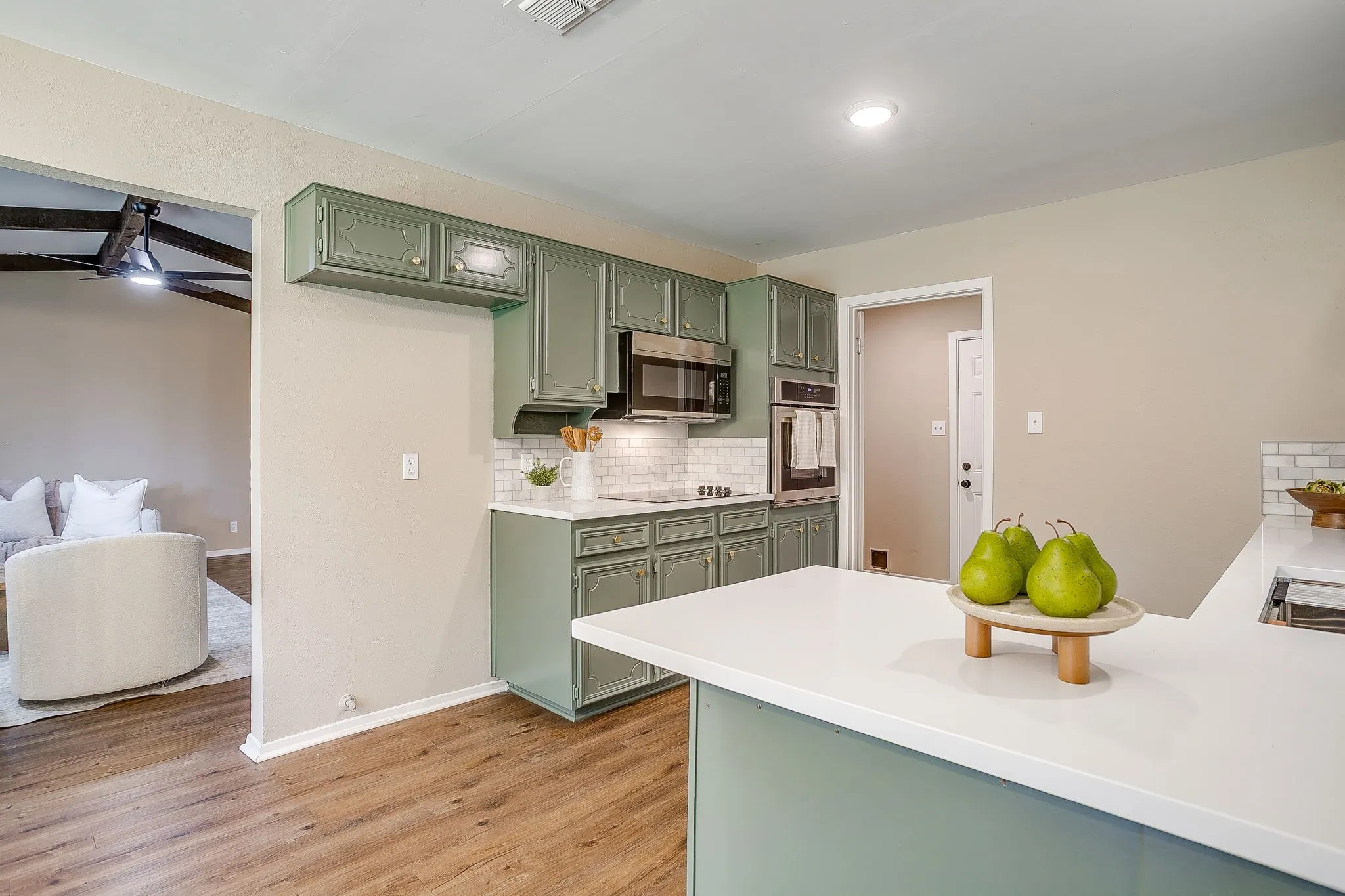 Single Family Residence For Sale in Tarrant County , 105 Lakeway Drive, Benbrook, Texas 76126, 3 Bedroom, 2 Bathroom, 2 Garage spaces, 1,630 Sqft, built in 1974, mls#21384191, Real Estate Agent in Benbrook, Homes For Sale in Tarrant county, Homes For Sale in Benbrook, Realtor in Benbrook Texas, Real Estate Brokerage Independent Realty Texas, Luminita Cordes Realtor