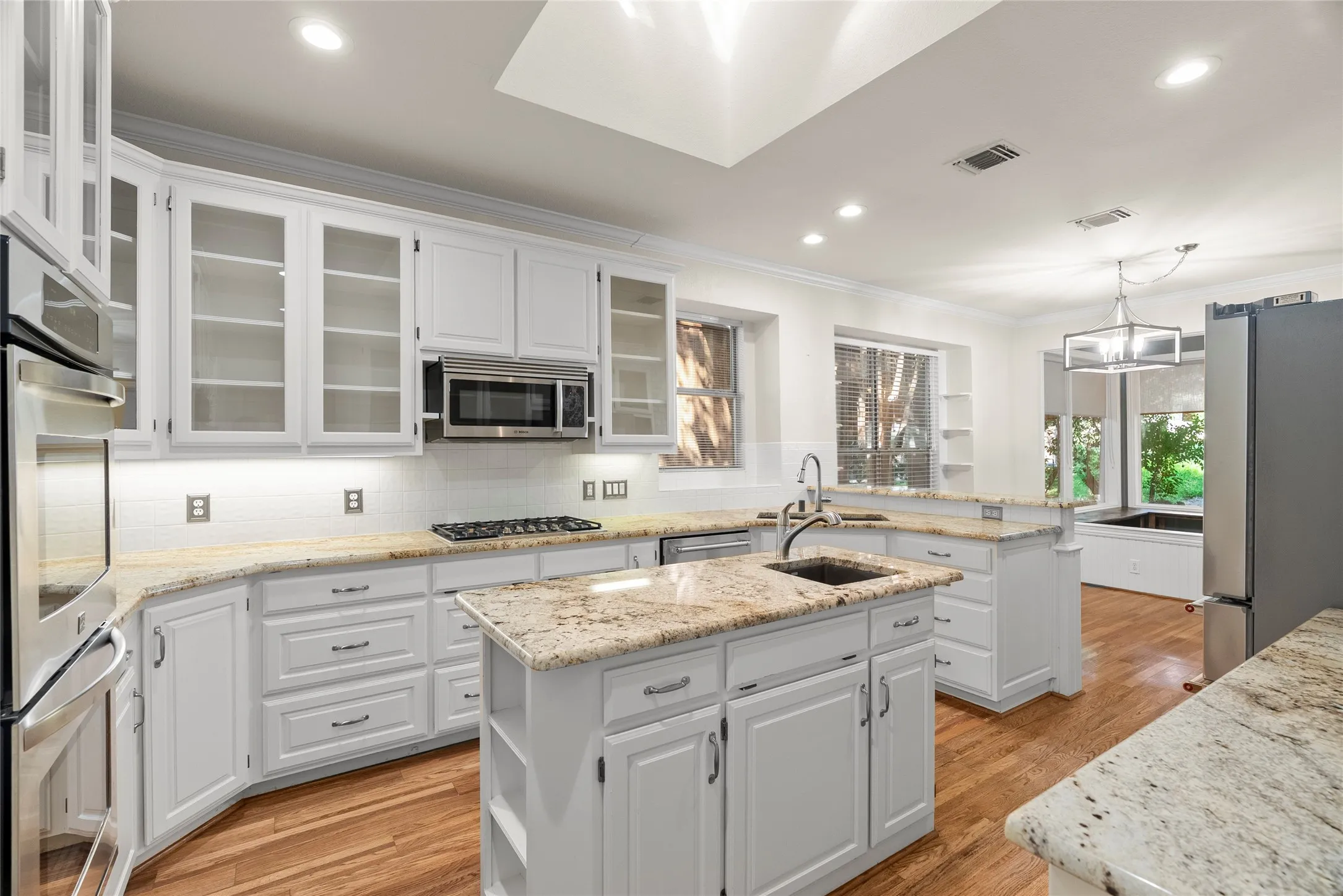 Single Family Residence For Sale in Collin County , 2702 Woodstream Lane, Mc Kinney, Texas 75072, 3 Bedroom, 3 Bathroom, 2 Garage spaces, 2,778 Sqft, built in 1991, mls#21384094, Real Estate Agent in Mc Kinney, Homes For Sale in Collin county, Homes For Sale in Mc Kinney, Realtor in Mc Kinney Texas, Real Estate Brokerage Independent Realty Texas, Luminita Cordes Realtor