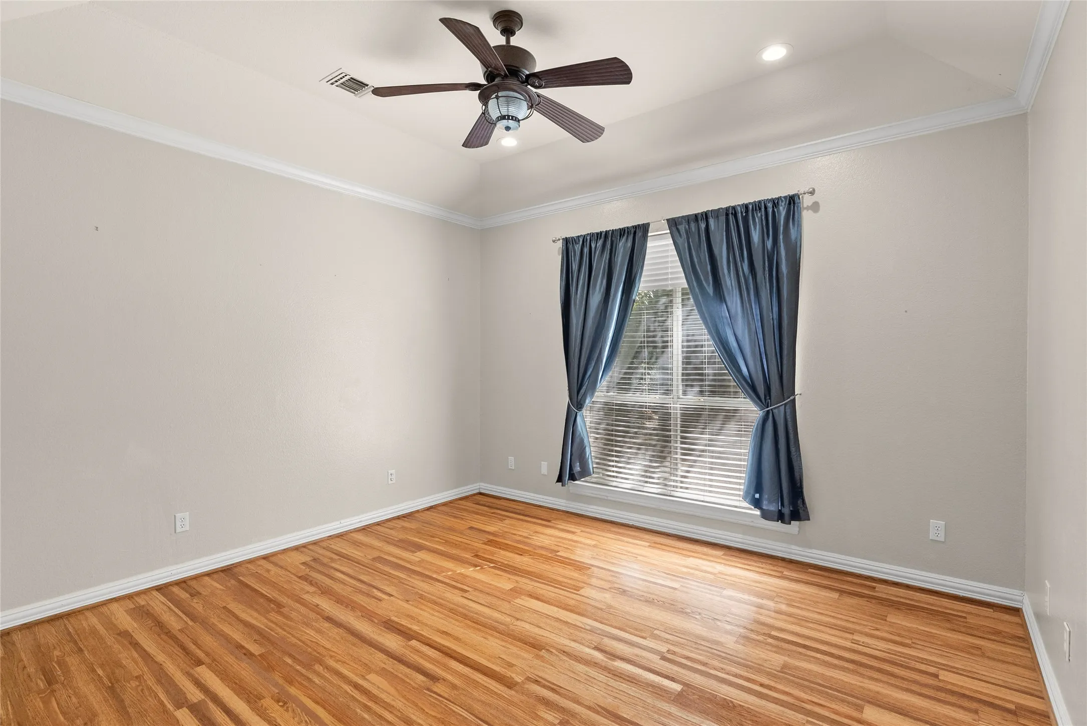 Single Family Residence For Sale in Collin County , 2702 Woodstream Lane, Mc Kinney, Texas 75072, 3 Bedroom, 3 Bathroom, 2 Garage spaces, 2,778 Sqft, built in 1991, mls#21384094, Real Estate Agent in Mc Kinney, Homes For Sale in Collin county, Homes For Sale in Mc Kinney, Realtor in Mc Kinney Texas, Real Estate Brokerage Independent Realty Texas, Luminita Cordes Realtor