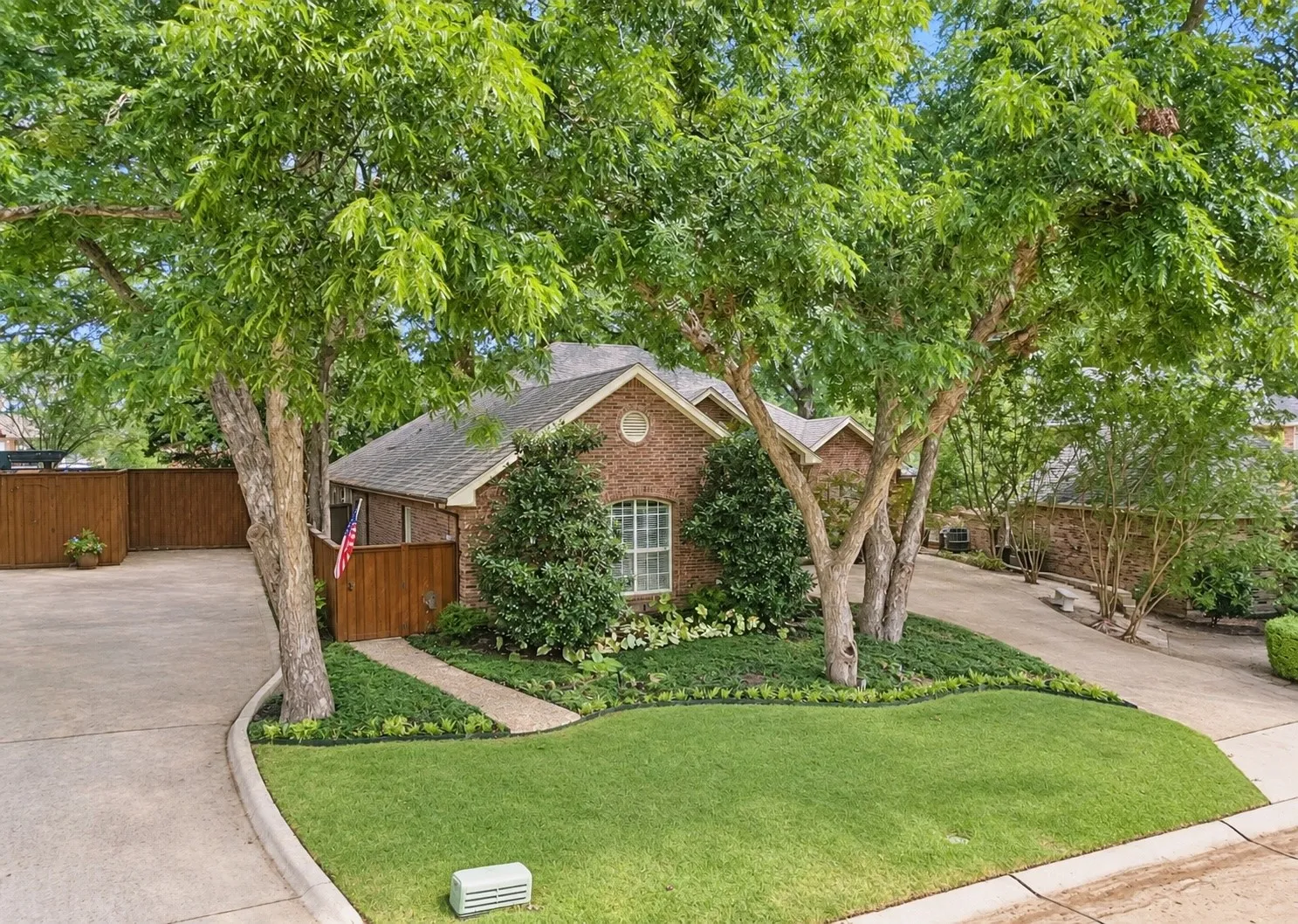 Single Family Residence For Sale in Collin County , 2702 Woodstream Lane, Mc Kinney, Texas 75072, 3 Bedroom, 3 Bathroom, 2 Garage spaces, 2,778 Sqft, built in 1991, mls#21384094, Real Estate Agent in Mc Kinney, Homes For Sale in Collin county, Homes For Sale in Mc Kinney, Realtor in Mc Kinney Texas, Real Estate Brokerage Independent Realty Texas, Luminita Cordes Realtor