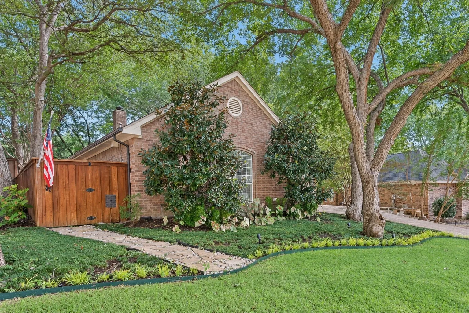 Single Family Residence For Sale in Collin County , 2702 Woodstream Lane, Mc Kinney, Texas 75072, 3 Bedroom, 3 Bathroom, 2 Garage spaces, 2,778 Sqft, built in 1991, mls#21384094, Real Estate Agent in Mc Kinney, Homes For Sale in Collin county, Homes For Sale in Mc Kinney, Realtor in Mc Kinney Texas, Real Estate Brokerage Independent Realty Texas, Luminita Cordes Realtor