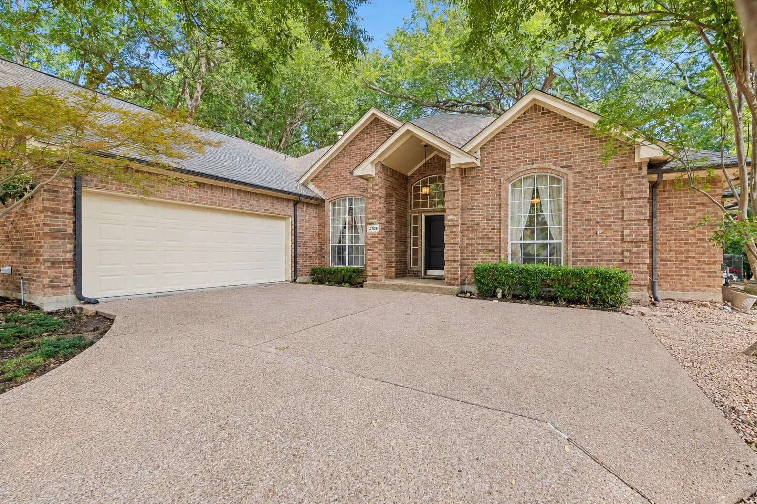 Single Family Residence For Sale in Collin County , 2702 Woodstream Lane, Mc Kinney, Texas 75072, 3 Bedroom, 3 Bathroom, 2 Garage spaces, 2,778 Sqft, built in 1991, mls#21384094, Real Estate Agent in Mc Kinney, Homes For Sale in Collin county, Homes For Sale in Mc Kinney, Realtor in Mc Kinney Texas, Real Estate Brokerage Independent Realty Texas, Luminita Cordes Realtor