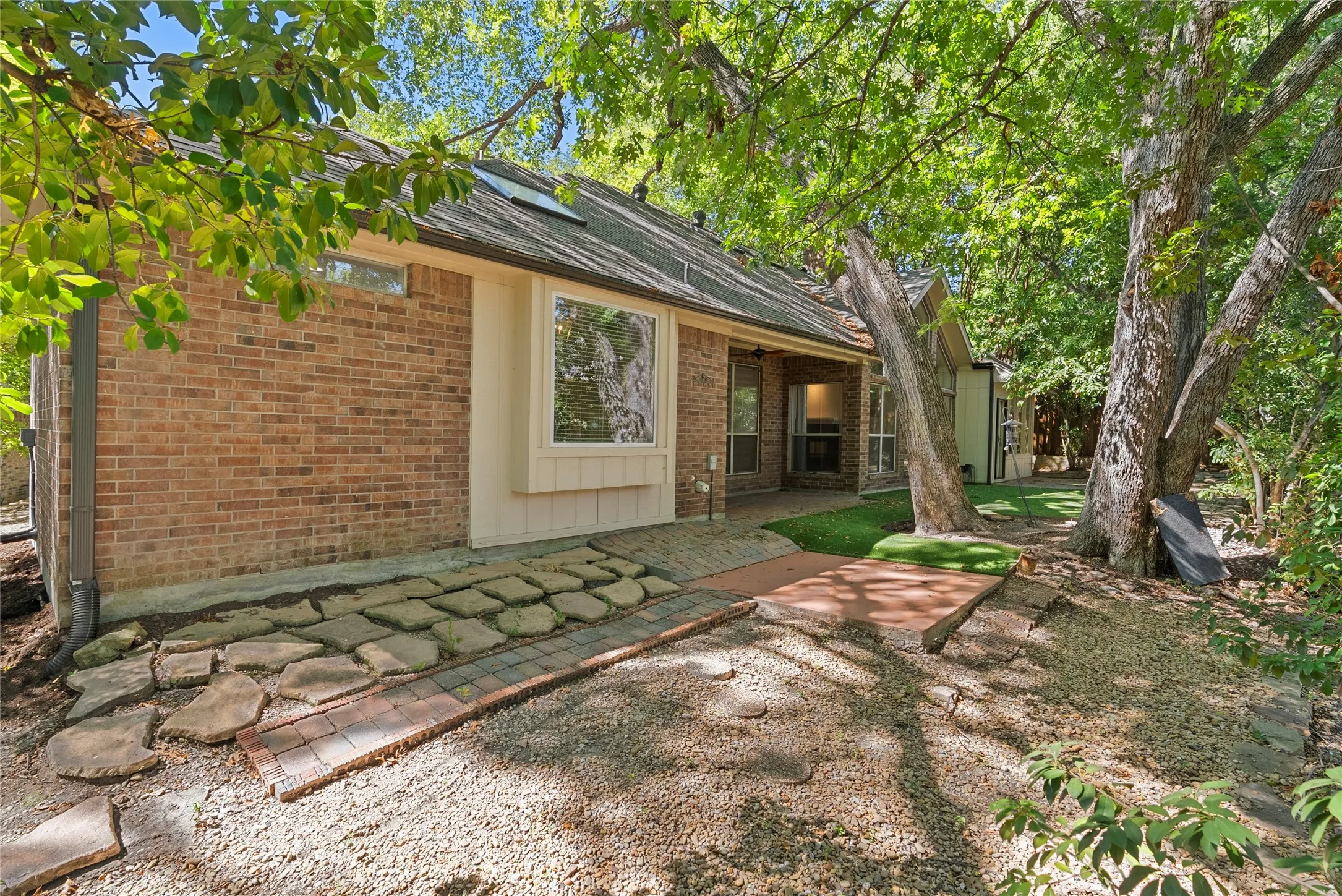 Single Family Residence For Sale in Collin County , 2702 Woodstream Lane, Mc Kinney, Texas 75072, 3 Bedroom, 3 Bathroom, 2 Garage spaces, 2,778 Sqft, built in 1991, mls#21384094, Real Estate Agent in Mc Kinney, Homes For Sale in Collin county, Homes For Sale in Mc Kinney, Realtor in Mc Kinney Texas, Real Estate Brokerage Independent Realty Texas, Luminita Cordes Realtor