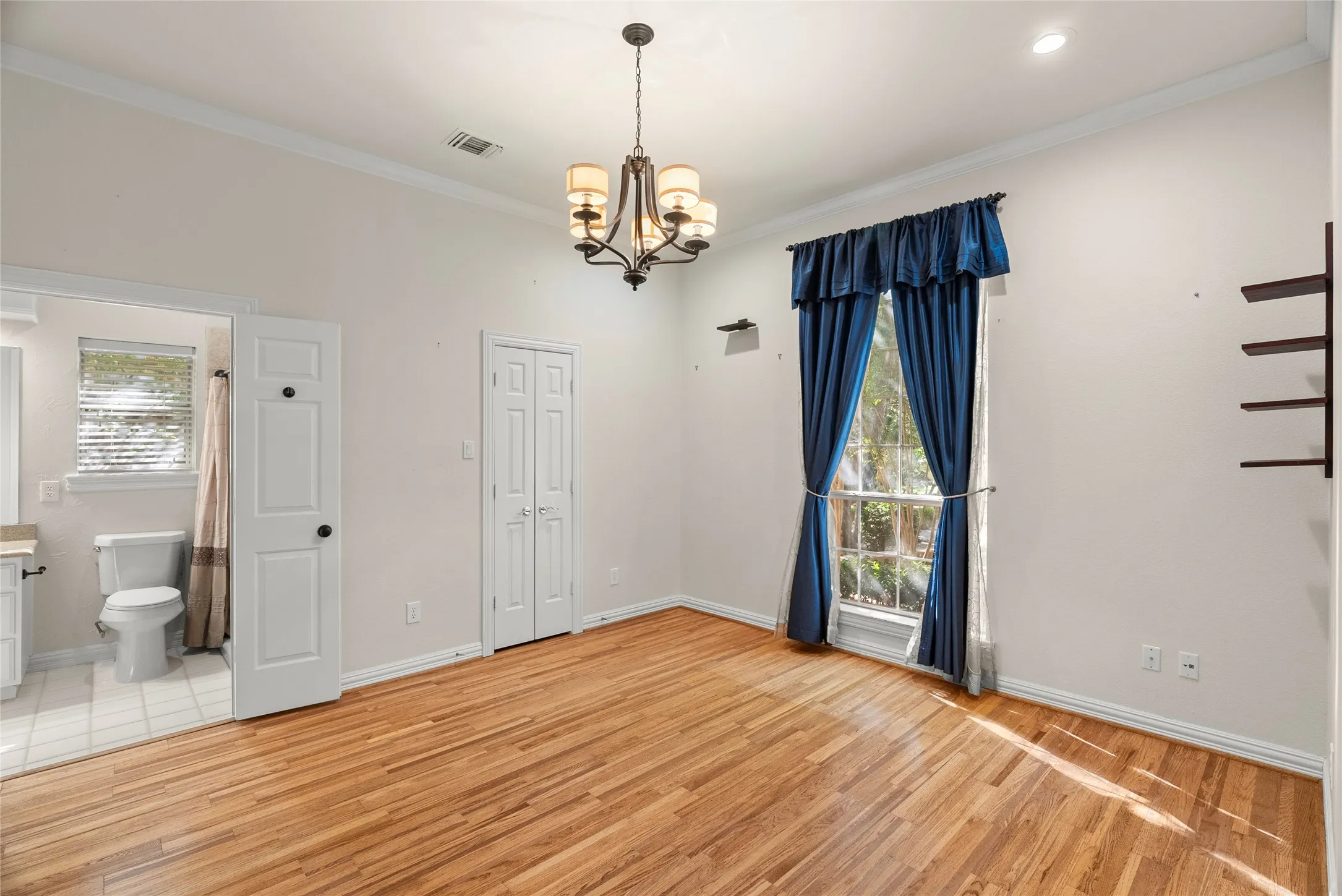 Single Family Residence For Sale in Collin County , 2702 Woodstream Lane, Mc Kinney, Texas 75072, 3 Bedroom, 3 Bathroom, 2 Garage spaces, 2,778 Sqft, built in 1991, mls#21384094, Real Estate Agent in Mc Kinney, Homes For Sale in Collin county, Homes For Sale in Mc Kinney, Realtor in Mc Kinney Texas, Real Estate Brokerage Independent Realty Texas, Luminita Cordes Realtor
