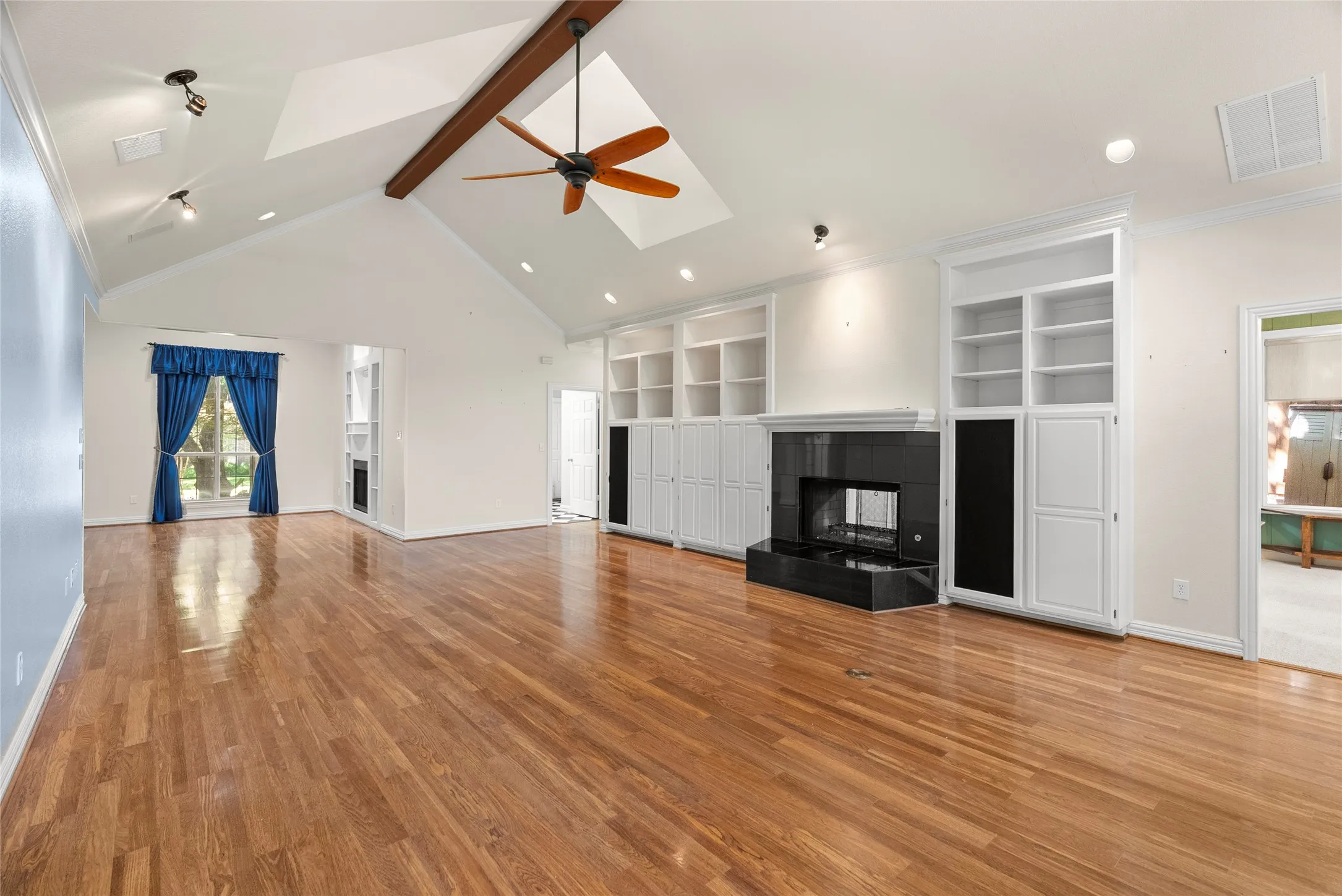 Single Family Residence For Sale in Collin County , 2702 Woodstream Lane, Mc Kinney, Texas 75072, 3 Bedroom, 3 Bathroom, 2 Garage spaces, 2,778 Sqft, built in 1991, mls#21384094, Real Estate Agent in Mc Kinney, Homes For Sale in Collin county, Homes For Sale in Mc Kinney, Realtor in Mc Kinney Texas, Real Estate Brokerage Independent Realty Texas, Luminita Cordes Realtor