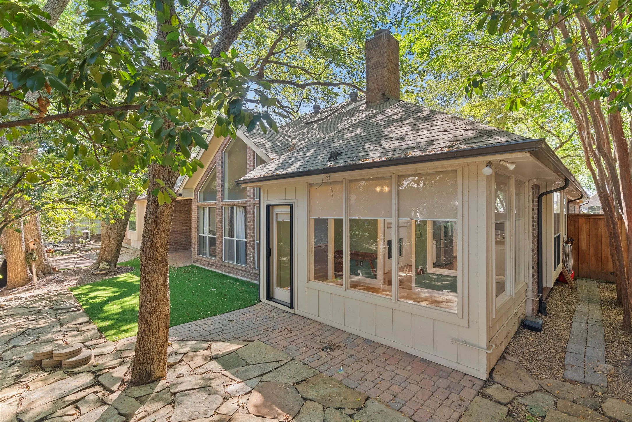 Single Family Residence For Sale in Collin County , 2702 Woodstream Lane, Mc Kinney, Texas 75072, 3 Bedroom, 3 Bathroom, 2 Garage spaces, 2,778 Sqft, built in 1991, mls#21384094, Real Estate Agent in Mc Kinney, Homes For Sale in Collin county, Homes For Sale in Mc Kinney, Realtor in Mc Kinney Texas, Real Estate Brokerage Independent Realty Texas, Luminita Cordes Realtor