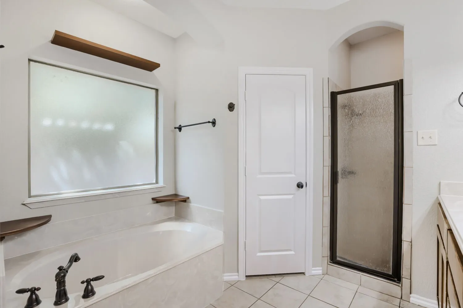 Single Family Residence For Sale in Tarrant County , 1104 Irwin Drive, Hurst, Texas 76053, 4 Bedroom, 2 Bathroom, 2 Garage spaces, 1,999 Sqft, built in 2006, mls#21382688, Real Estate Agent in Hurst, Homes For Sale in Tarrant county, Homes For Sale in Hurst, Realtor in Hurst Texas, Real Estate Brokerage Independent Realty Texas, Luminita Cordes Realtor