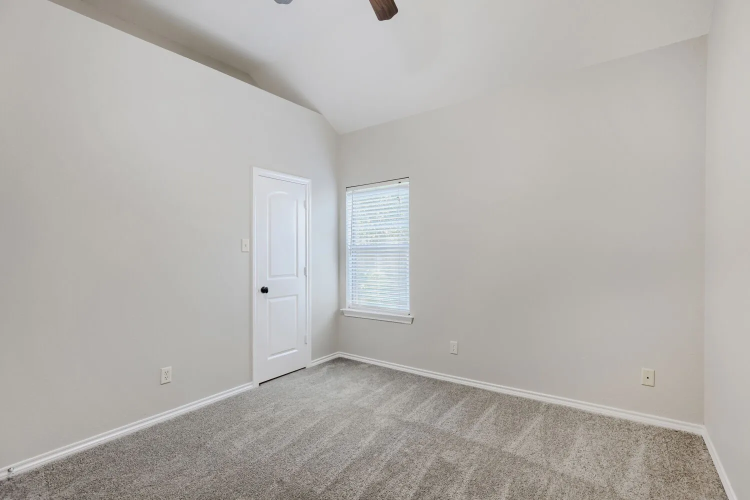 Single Family Residence For Sale in Tarrant County , 1104 Irwin Drive, Hurst, Texas 76053, 4 Bedroom, 2 Bathroom, 2 Garage spaces, 1,999 Sqft, built in 2006, mls#21382688, Real Estate Agent in Hurst, Homes For Sale in Tarrant county, Homes For Sale in Hurst, Realtor in Hurst Texas, Real Estate Brokerage Independent Realty Texas, Luminita Cordes Realtor