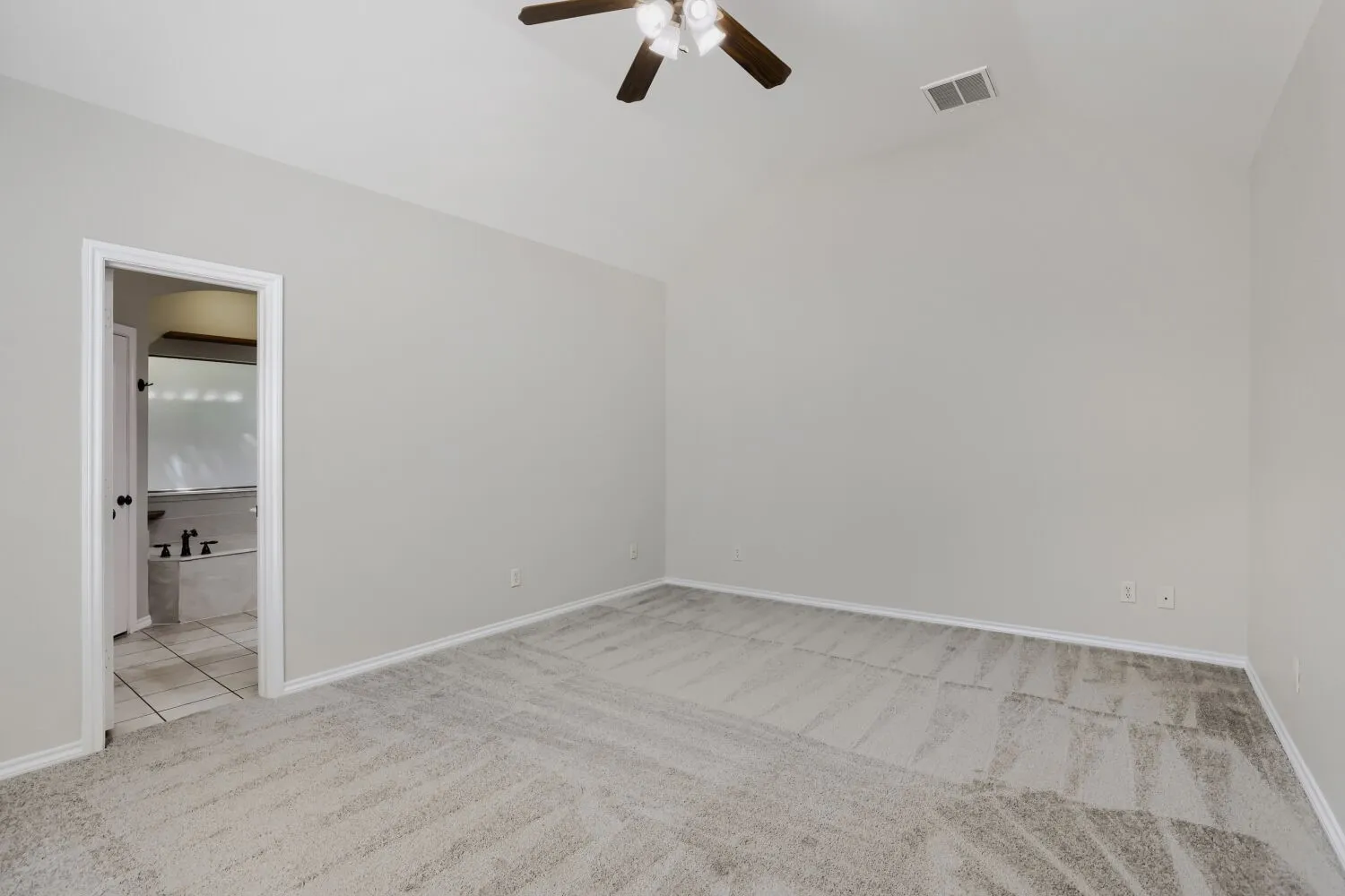 Single Family Residence For Sale in Tarrant County , 1104 Irwin Drive, Hurst, Texas 76053, 4 Bedroom, 2 Bathroom, 2 Garage spaces, 1,999 Sqft, built in 2006, mls#21382688, Real Estate Agent in Hurst, Homes For Sale in Tarrant county, Homes For Sale in Hurst, Realtor in Hurst Texas, Real Estate Brokerage Independent Realty Texas, Luminita Cordes Realtor