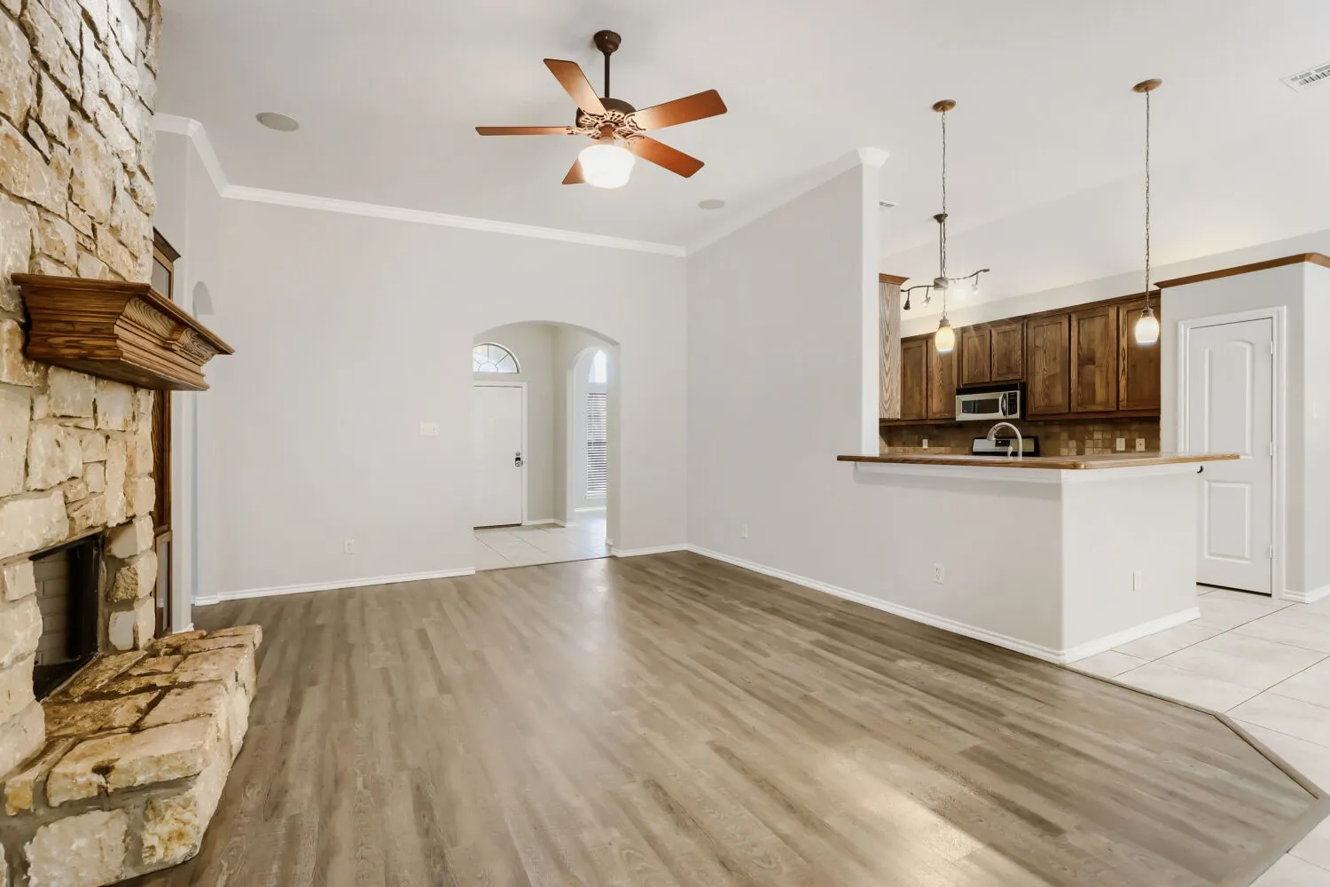 Single Family Residence For Sale in Tarrant County , 1104 Irwin Drive, Hurst, Texas 76053, 4 Bedroom, 2 Bathroom, 2 Garage spaces, 1,999 Sqft, built in 2006, mls#21382688, Real Estate Agent in Hurst, Homes For Sale in Tarrant county, Homes For Sale in Hurst, Realtor in Hurst Texas, Real Estate Brokerage Independent Realty Texas, Luminita Cordes Realtor
