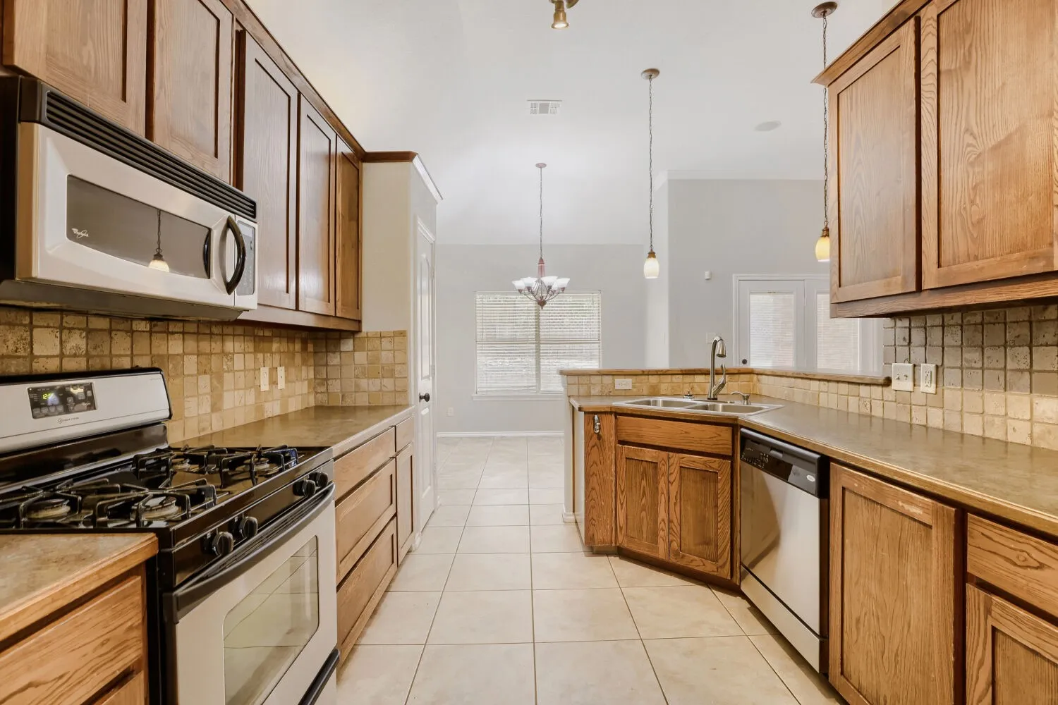 Single Family Residence For Sale in Tarrant County , 1104 Irwin Drive, Hurst, Texas 76053, 4 Bedroom, 2 Bathroom, 2 Garage spaces, 1,999 Sqft, built in 2006, mls#21382688, Real Estate Agent in Hurst, Homes For Sale in Tarrant county, Homes For Sale in Hurst, Realtor in Hurst Texas, Real Estate Brokerage Independent Realty Texas, Luminita Cordes Realtor