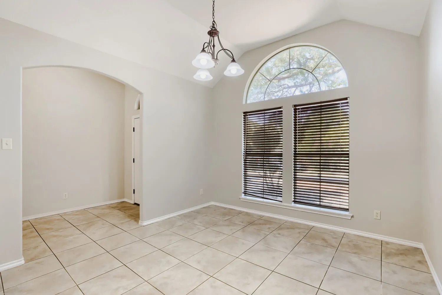 Single Family Residence For Sale in Tarrant County , 1104 Irwin Drive, Hurst, Texas 76053, 4 Bedroom, 2 Bathroom, 2 Garage spaces, 1,999 Sqft, built in 2006, mls#21382688, Real Estate Agent in Hurst, Homes For Sale in Tarrant county, Homes For Sale in Hurst, Realtor in Hurst Texas, Real Estate Brokerage Independent Realty Texas, Luminita Cordes Realtor