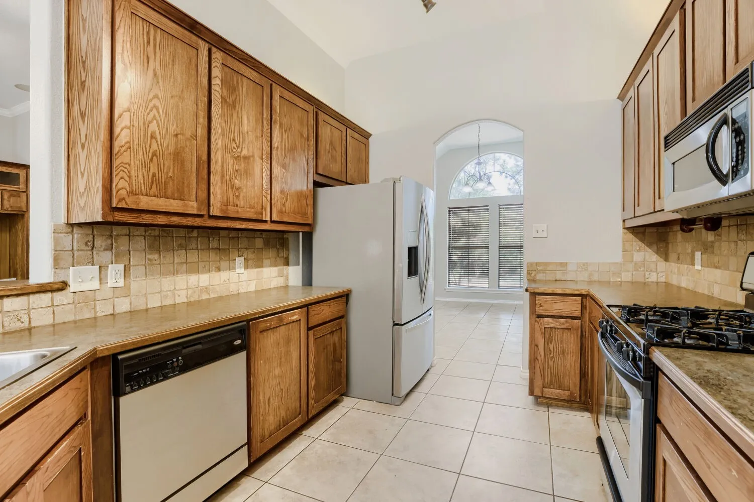 Single Family Residence For Sale in Tarrant County , 1104 Irwin Drive, Hurst, Texas 76053, 4 Bedroom, 2 Bathroom, 2 Garage spaces, 1,999 Sqft, built in 2006, mls#21382688, Real Estate Agent in Hurst, Homes For Sale in Tarrant county, Homes For Sale in Hurst, Realtor in Hurst Texas, Real Estate Brokerage Independent Realty Texas, Luminita Cordes Realtor