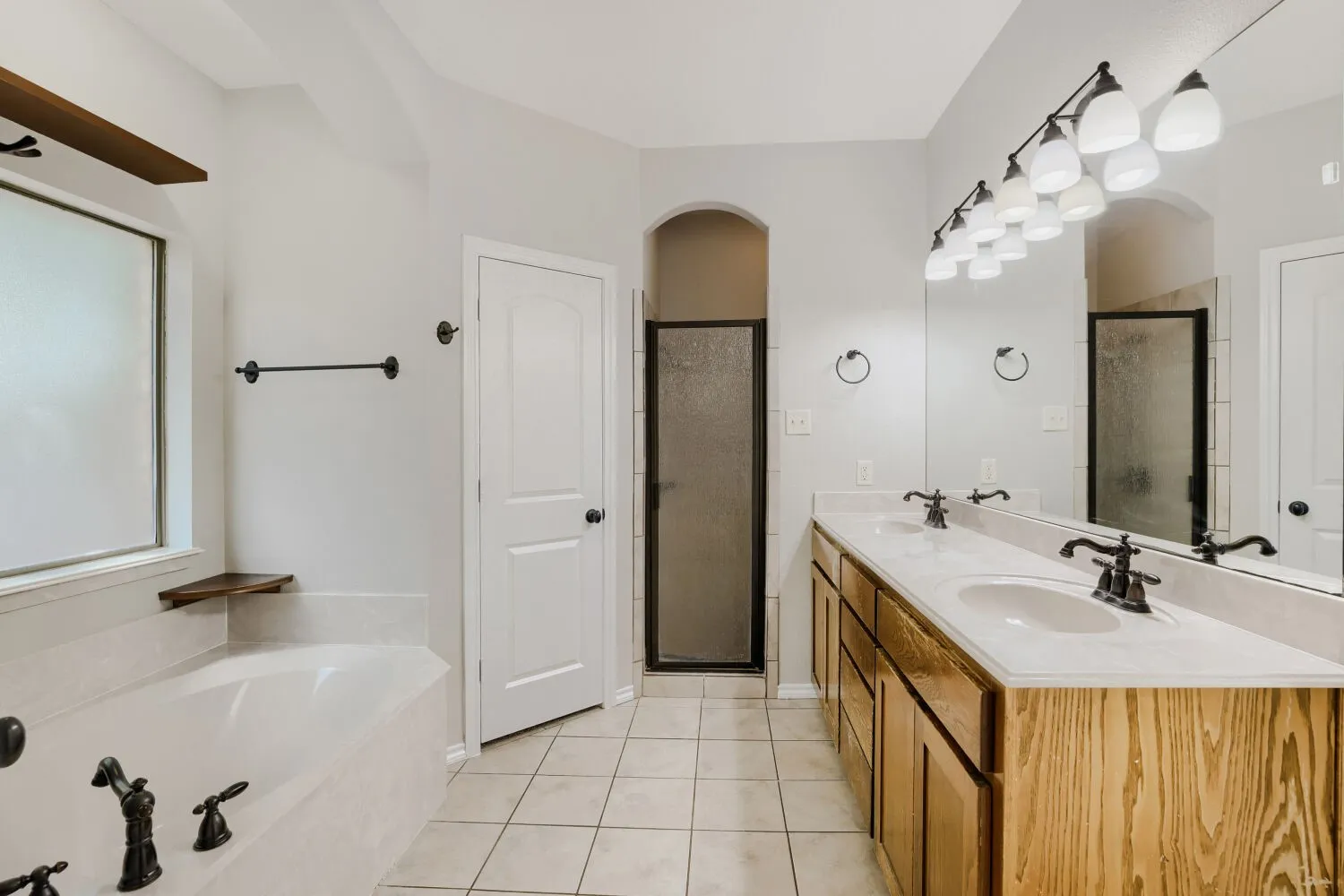 Single Family Residence For Sale in Tarrant County , 1104 Irwin Drive, Hurst, Texas 76053, 4 Bedroom, 2 Bathroom, 2 Garage spaces, 1,999 Sqft, built in 2006, mls#21382688, Real Estate Agent in Hurst, Homes For Sale in Tarrant county, Homes For Sale in Hurst, Realtor in Hurst Texas, Real Estate Brokerage Independent Realty Texas, Luminita Cordes Realtor