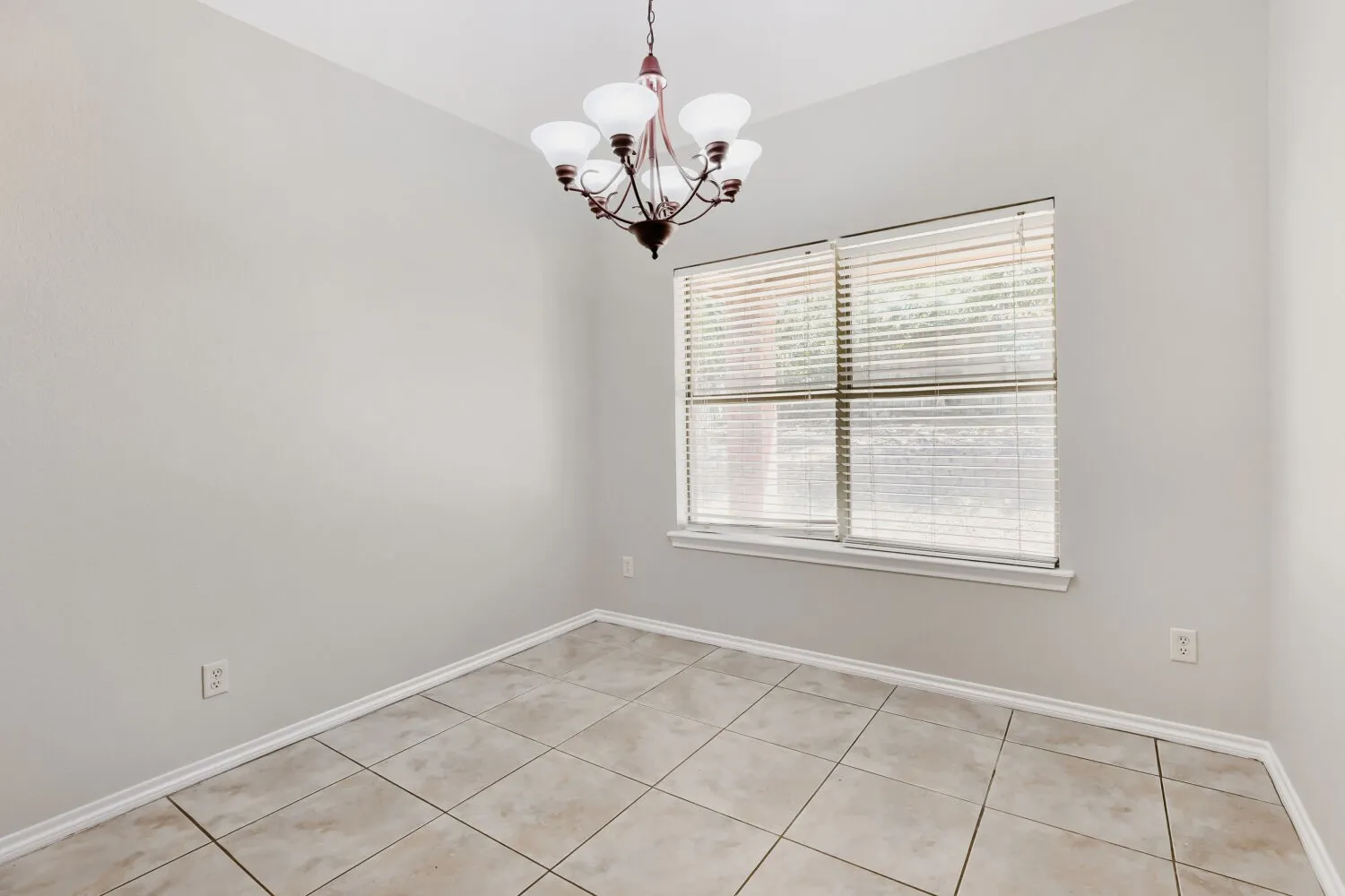 Single Family Residence For Sale in Tarrant County , 1104 Irwin Drive, Hurst, Texas 76053, 4 Bedroom, 2 Bathroom, 2 Garage spaces, 1,999 Sqft, built in 2006, mls#21382688, Real Estate Agent in Hurst, Homes For Sale in Tarrant county, Homes For Sale in Hurst, Realtor in Hurst Texas, Real Estate Brokerage Independent Realty Texas, Luminita Cordes Realtor