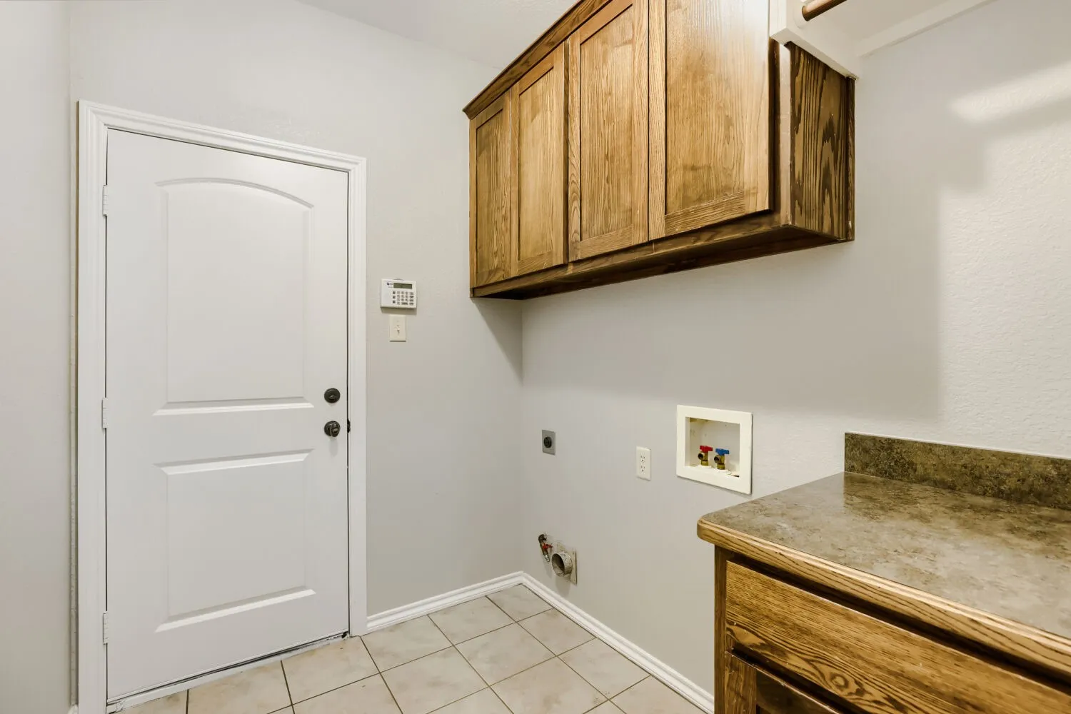 Single Family Residence For Sale in Tarrant County , 1104 Irwin Drive, Hurst, Texas 76053, 4 Bedroom, 2 Bathroom, 2 Garage spaces, 1,999 Sqft, built in 2006, mls#21382688, Real Estate Agent in Hurst, Homes For Sale in Tarrant county, Homes For Sale in Hurst, Realtor in Hurst Texas, Real Estate Brokerage Independent Realty Texas, Luminita Cordes Realtor