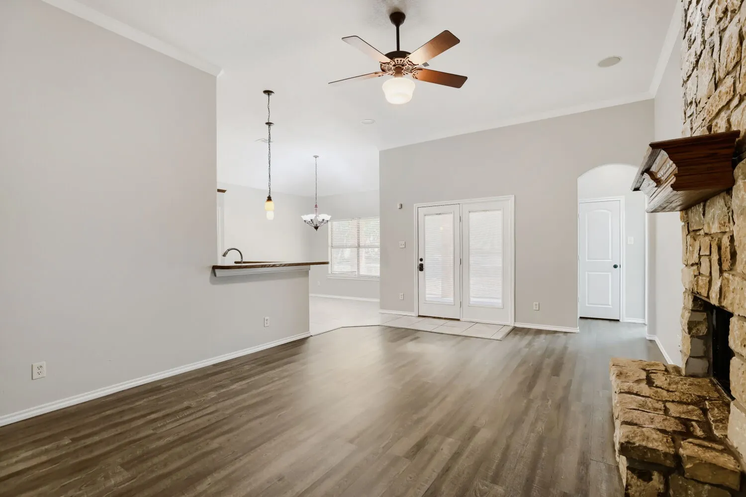Single Family Residence For Sale in Tarrant County , 1104 Irwin Drive, Hurst, Texas 76053, 4 Bedroom, 2 Bathroom, 2 Garage spaces, 1,999 Sqft, built in 2006, mls#21382688, Real Estate Agent in Hurst, Homes For Sale in Tarrant county, Homes For Sale in Hurst, Realtor in Hurst Texas, Real Estate Brokerage Independent Realty Texas, Luminita Cordes Realtor