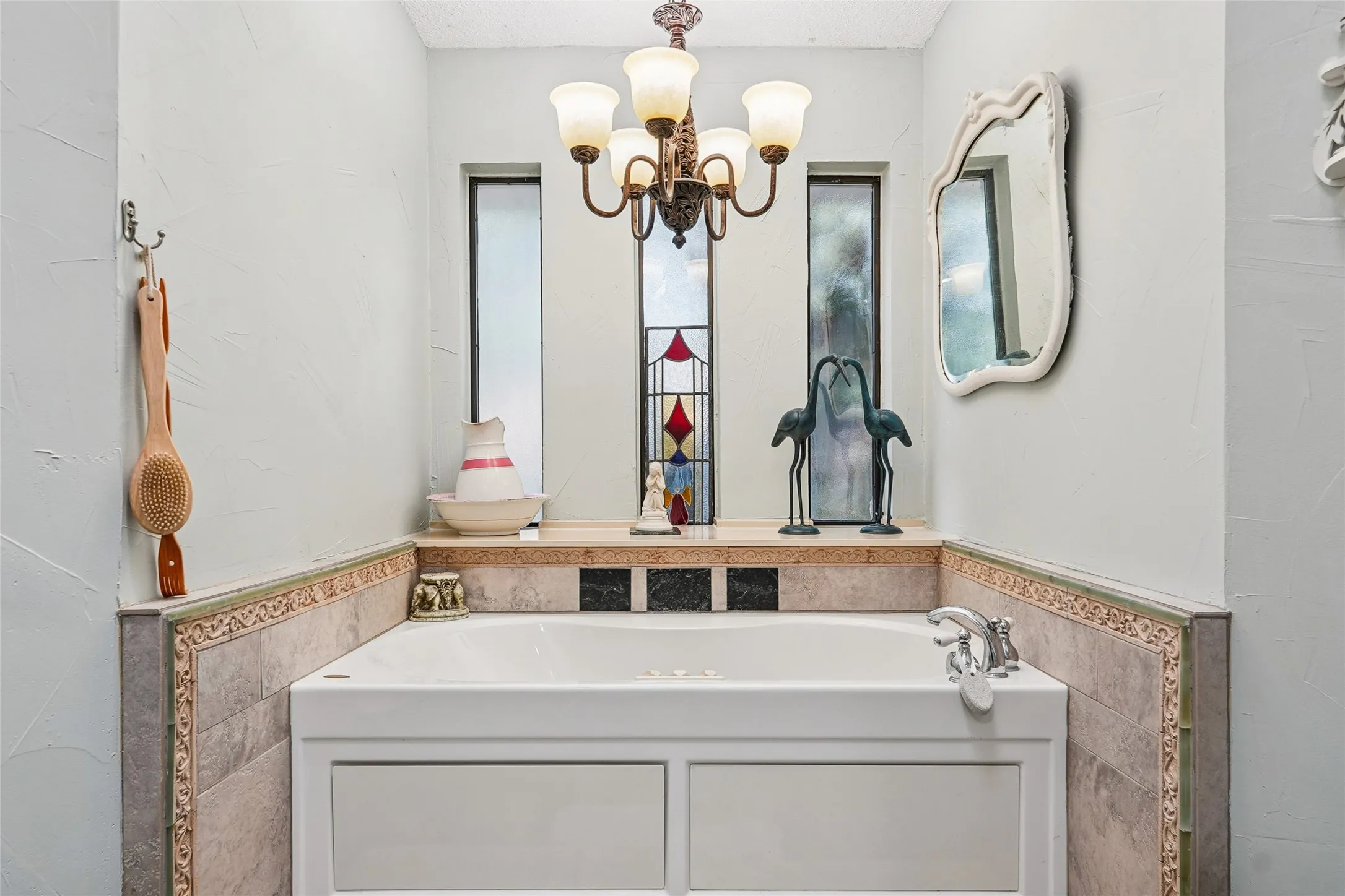 Built-in soaking tub with decorative tile surround
