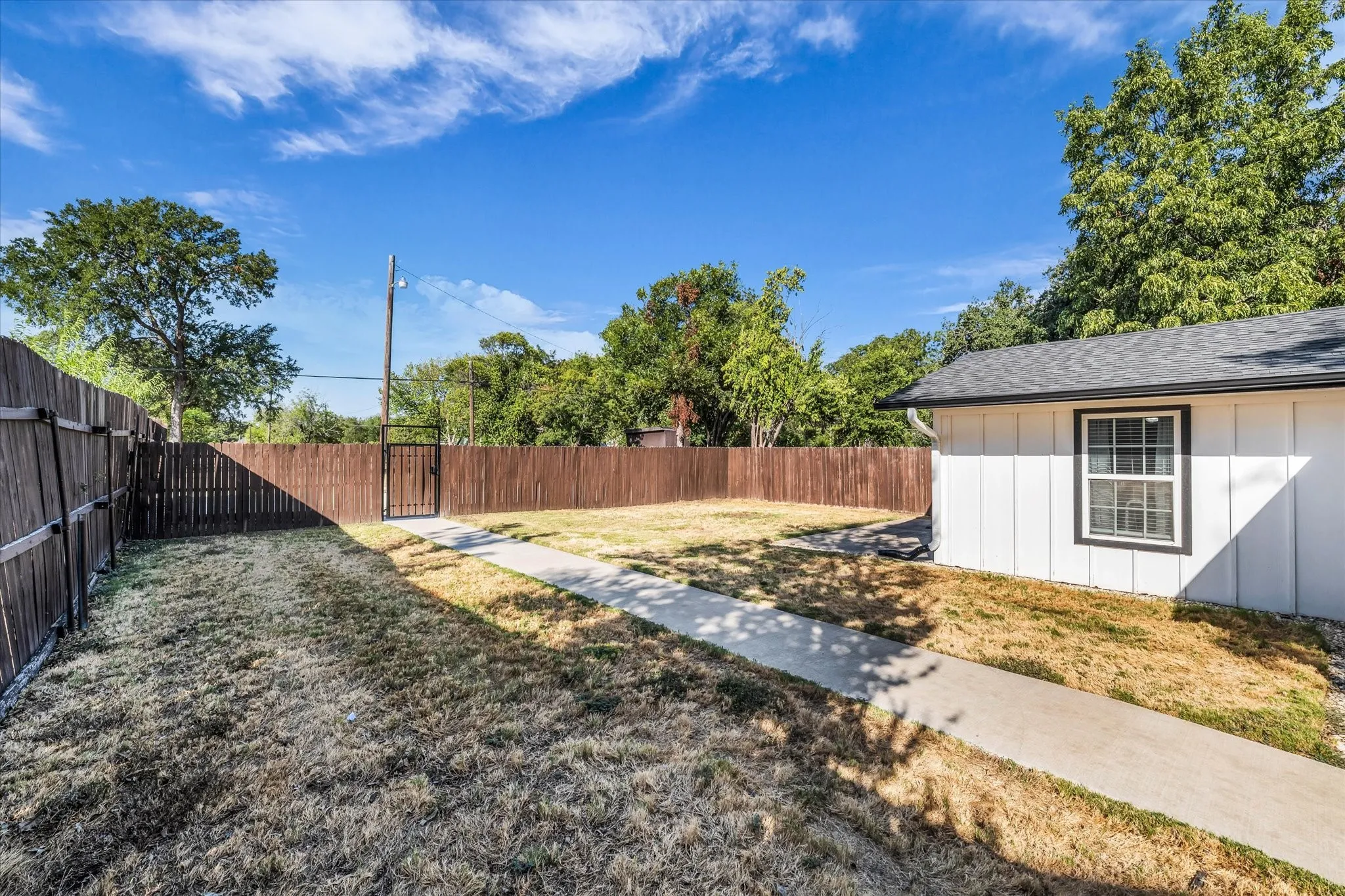 Single Family Residence For Sale in Mc Lennan County , 621 S 9th Street, Waco, Texas 76706, 5 Bedroom, 2 Bathroom, Garage spaces, 1,795 Sqft, built in 1920, mls#21383540, Real Estate Agent in Waco, Homes For Sale in Mc Lennan county, Homes For Sale in Waco, Realtor in Waco Texas, Real Estate Brokerage Independent Realty Texas, Luminita Cordes Realtor