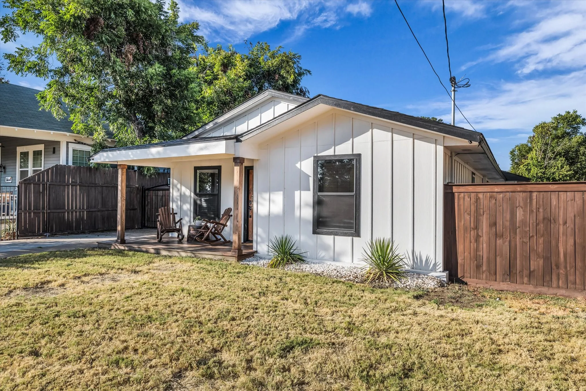 Single Family Residence For Sale in Mc Lennan County , 621 S 9th Street, Waco, Texas 76706, 5 Bedroom, 2 Bathroom, Garage spaces, 1,795 Sqft, built in 1920, mls#21383540, Real Estate Agent in Waco, Homes For Sale in Mc Lennan county, Homes For Sale in Waco, Realtor in Waco Texas, Real Estate Brokerage Independent Realty Texas, Luminita Cordes Realtor