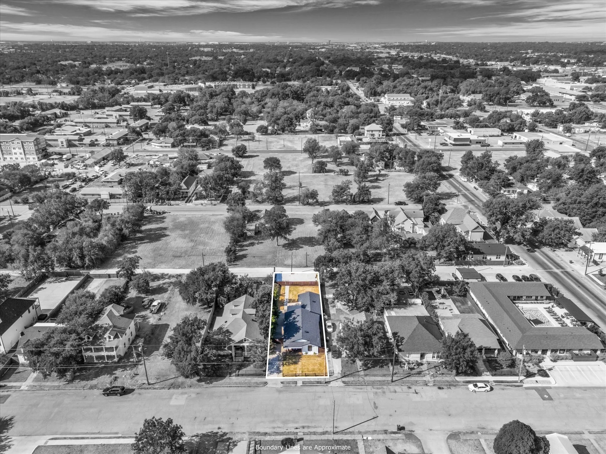 Single Family Residence For Sale in Mc Lennan County , 621 S 9th Street, Waco, Texas 76706, 5 Bedroom, 2 Bathroom, Garage spaces, 1,795 Sqft, built in 1920, mls#21383540, Real Estate Agent in Waco, Homes For Sale in Mc Lennan county, Homes For Sale in Waco, Realtor in Waco Texas, Real Estate Brokerage Independent Realty Texas, Luminita Cordes Realtor