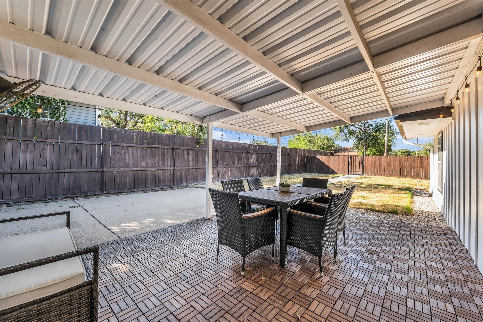Single Family Residence For Sale in Mc Lennan County , 621 S 9th Street, Waco, Texas 76706, 5 Bedroom, 2 Bathroom, Garage spaces, 1,795 Sqft, built in 1920, mls#21383540, Real Estate Agent in Waco, Homes For Sale in Mc Lennan county, Homes For Sale in Waco, Realtor in Waco Texas, Real Estate Brokerage Independent Realty Texas, Luminita Cordes Realtor