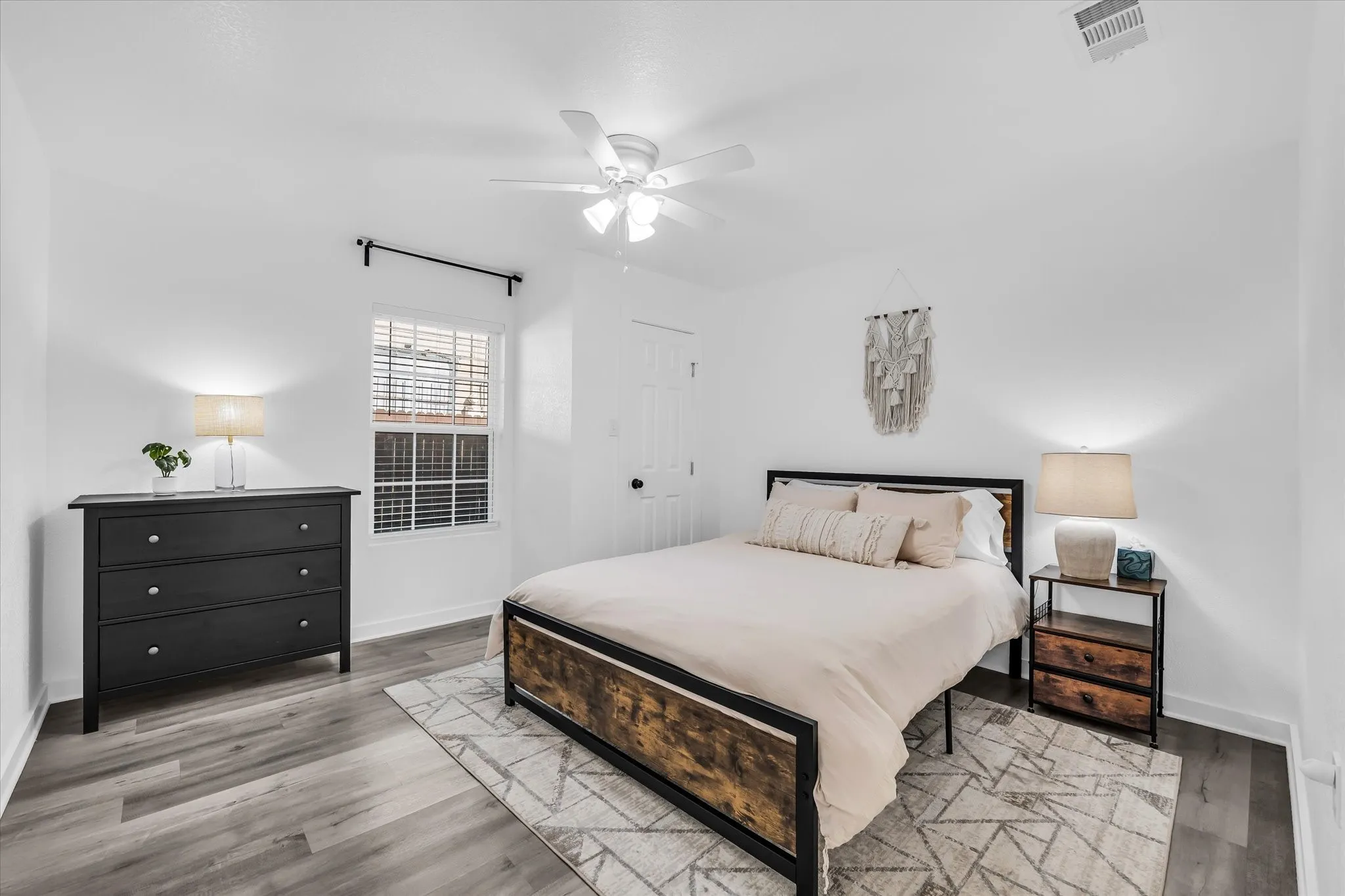 Single Family Residence For Sale in Mc Lennan County , 621 S 9th Street, Waco, Texas 76706, 5 Bedroom, 2 Bathroom, Garage spaces, 1,795 Sqft, built in 1920, mls#21383540, Real Estate Agent in Waco, Homes For Sale in Mc Lennan county, Homes For Sale in Waco, Realtor in Waco Texas, Real Estate Brokerage Independent Realty Texas, Luminita Cordes Realtor