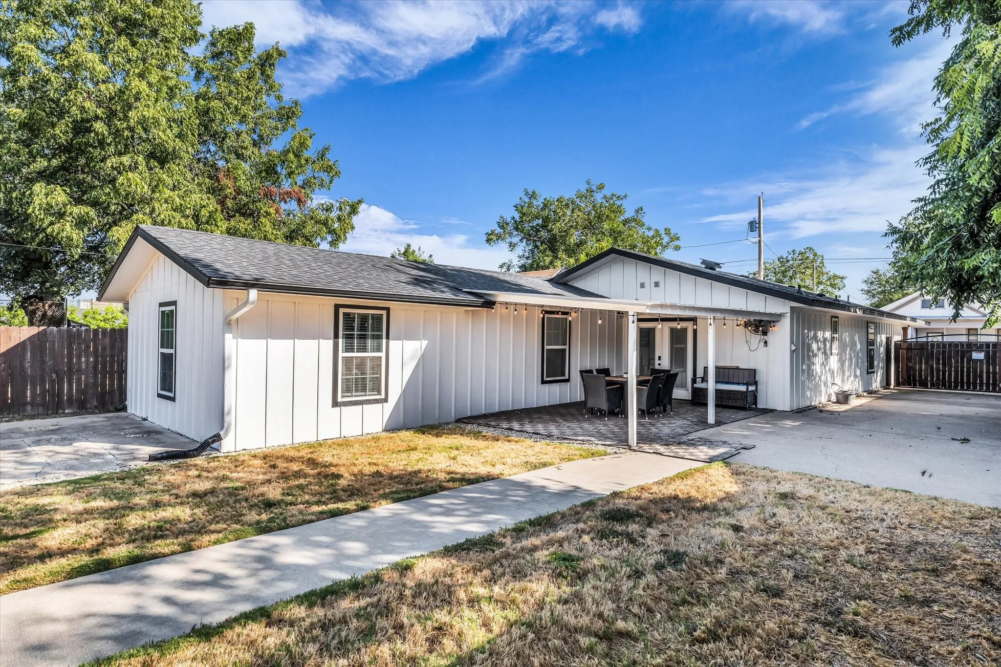 Single Family Residence For Sale in Mc Lennan County , 621 S 9th Street, Waco, Texas 76706, 5 Bedroom, 2 Bathroom, Garage spaces, 1,795 Sqft, built in 1920, mls#21383540, Real Estate Agent in Waco, Homes For Sale in Mc Lennan county, Homes For Sale in Waco, Realtor in Waco Texas, Real Estate Brokerage Independent Realty Texas, Luminita Cordes Realtor