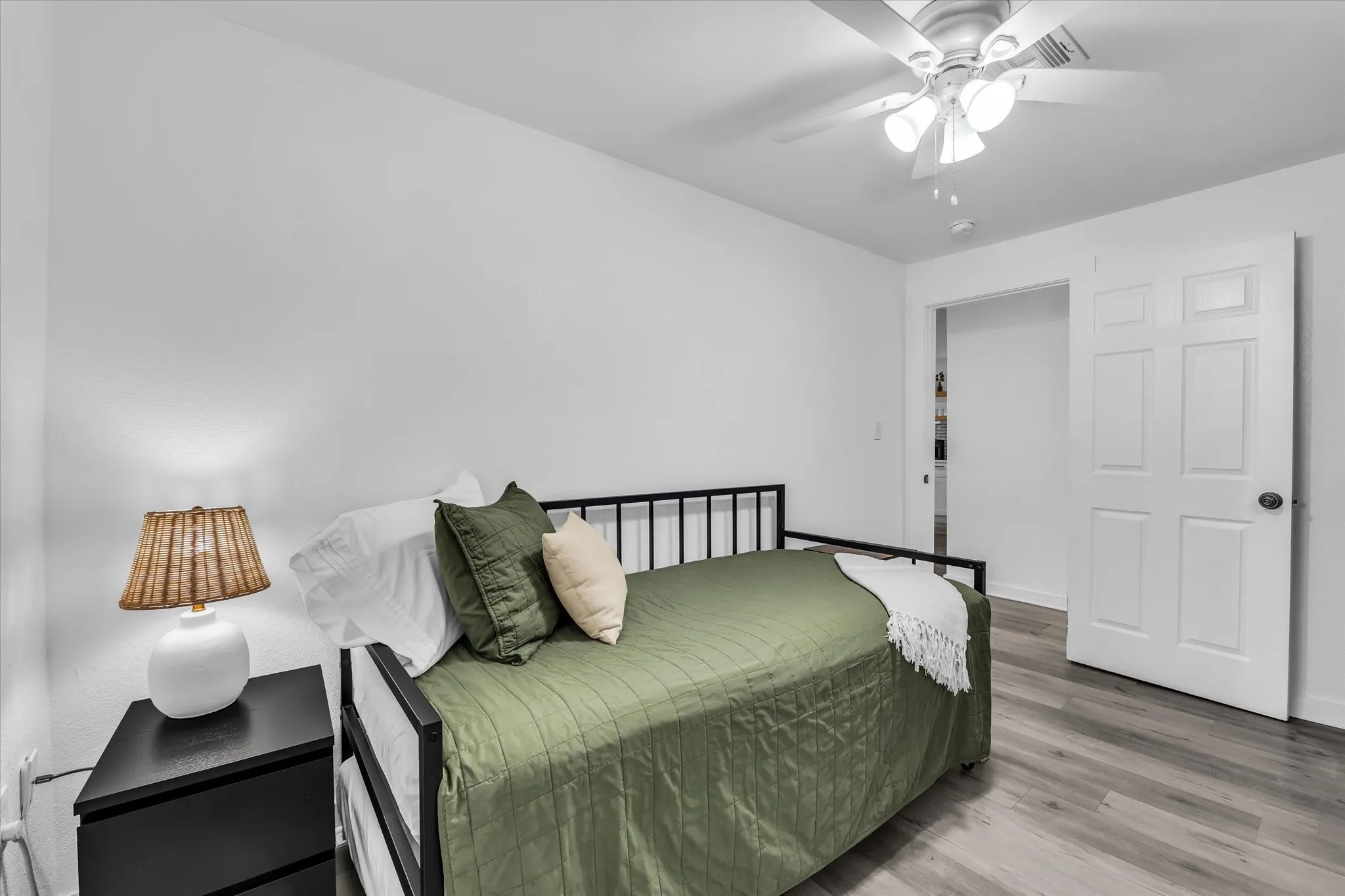 Single Family Residence For Sale in Mc Lennan County , 621 S 9th Street, Waco, Texas 76706, 5 Bedroom, 2 Bathroom, Garage spaces, 1,795 Sqft, built in 1920, mls#21383540, Real Estate Agent in Waco, Homes For Sale in Mc Lennan county, Homes For Sale in Waco, Realtor in Waco Texas, Real Estate Brokerage Independent Realty Texas, Luminita Cordes Realtor