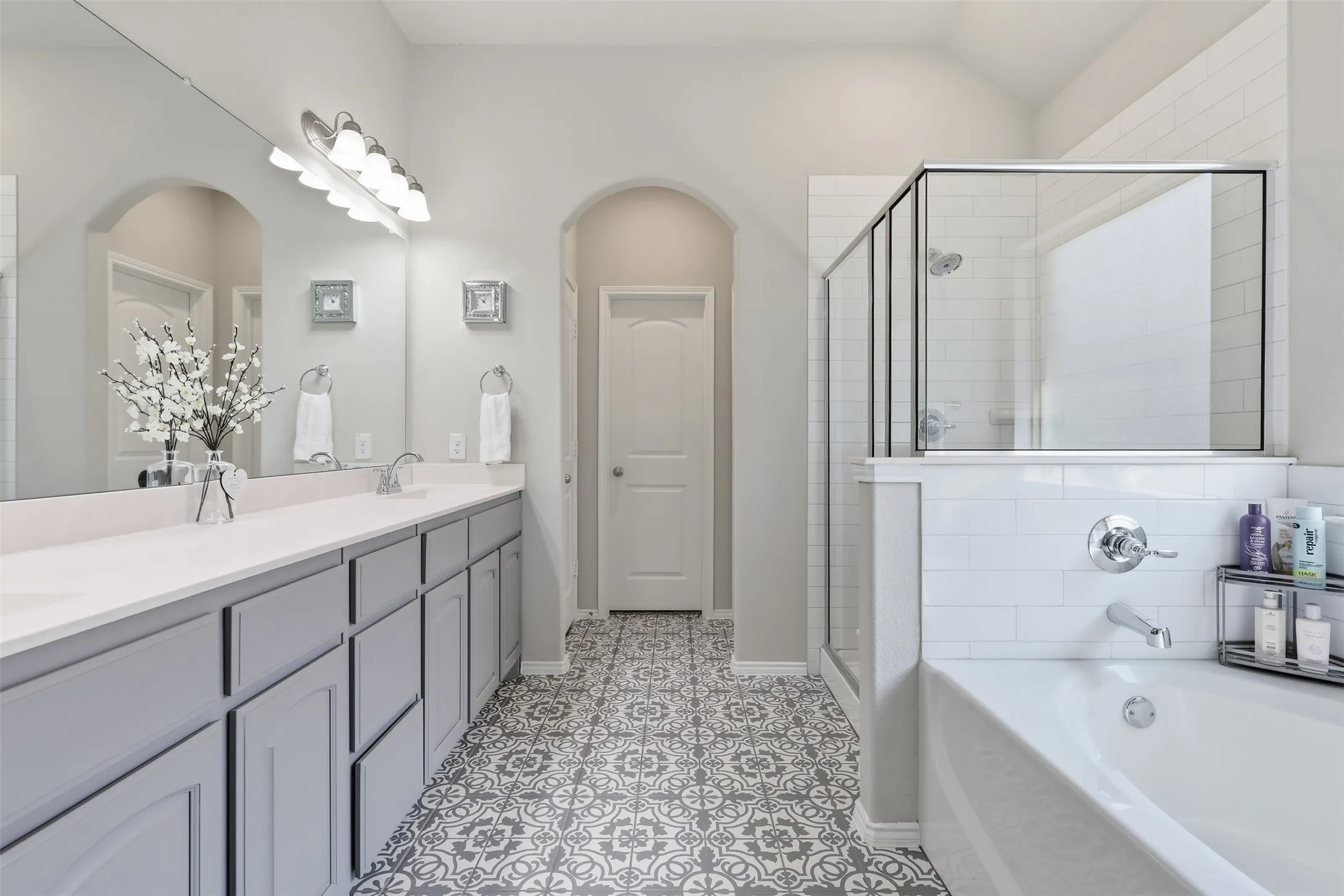 Single Family Residence For Sale in Parker County , 728 Ruellia Street, Weatherford, Texas 76086, 4 Bedroom, 3 Bathroom, 2 Garage spaces, 2,440 Sqft, built in 2022, mls#21384024, Real Estate Agent in Weatherford, Homes For Sale in Parker county, Homes For Sale in Weatherford, Realtor in Weatherford Texas, Real Estate Brokerage Independent Realty Texas, Luminita Cordes Realtor