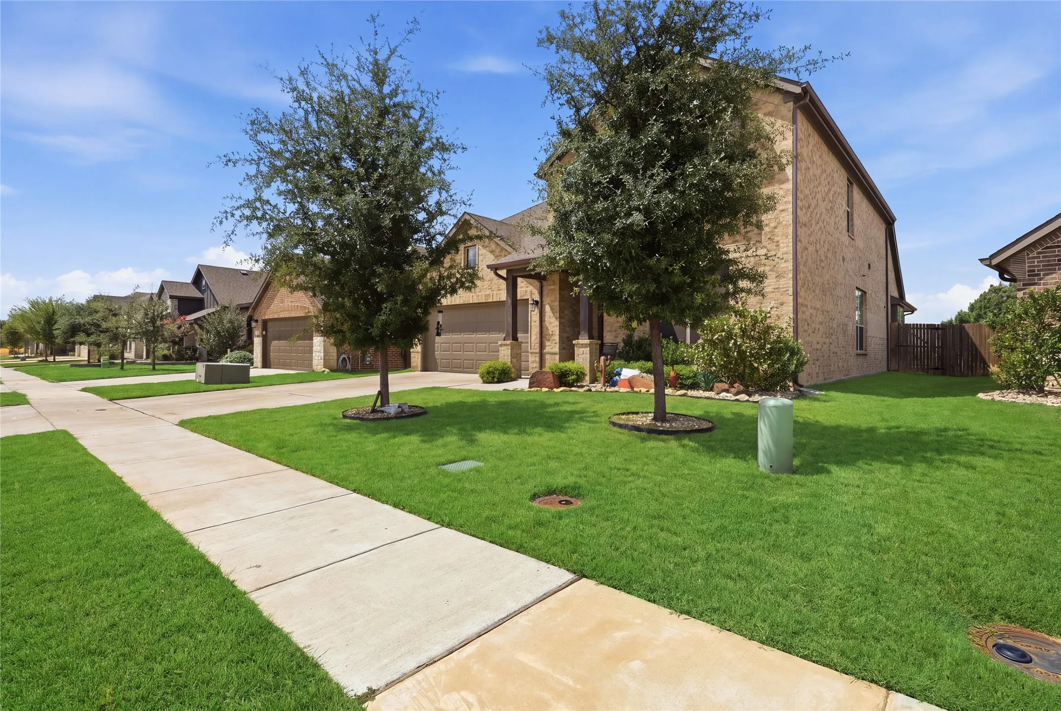 Single Family Residence For Sale in Parker County , 728 Ruellia Street, Weatherford, Texas 76086, 4 Bedroom, 3 Bathroom, 2 Garage spaces, 2,440 Sqft, built in 2022, mls#21384024, Real Estate Agent in Weatherford, Homes For Sale in Parker county, Homes For Sale in Weatherford, Realtor in Weatherford Texas, Real Estate Brokerage Independent Realty Texas, Luminita Cordes Realtor