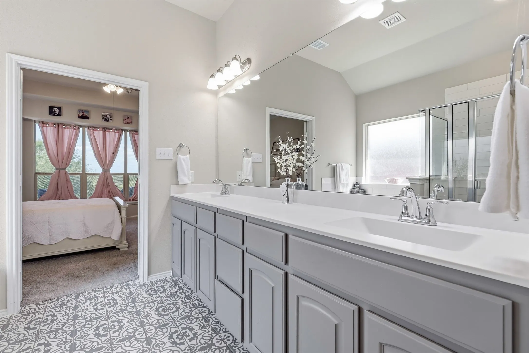 Single Family Residence For Sale in Parker County , 728 Ruellia Street, Weatherford, Texas 76086, 4 Bedroom, 3 Bathroom, 2 Garage spaces, 2,440 Sqft, built in 2022, mls#21384024, Real Estate Agent in Weatherford, Homes For Sale in Parker county, Homes For Sale in Weatherford, Realtor in Weatherford Texas, Real Estate Brokerage Independent Realty Texas, Luminita Cordes Realtor
