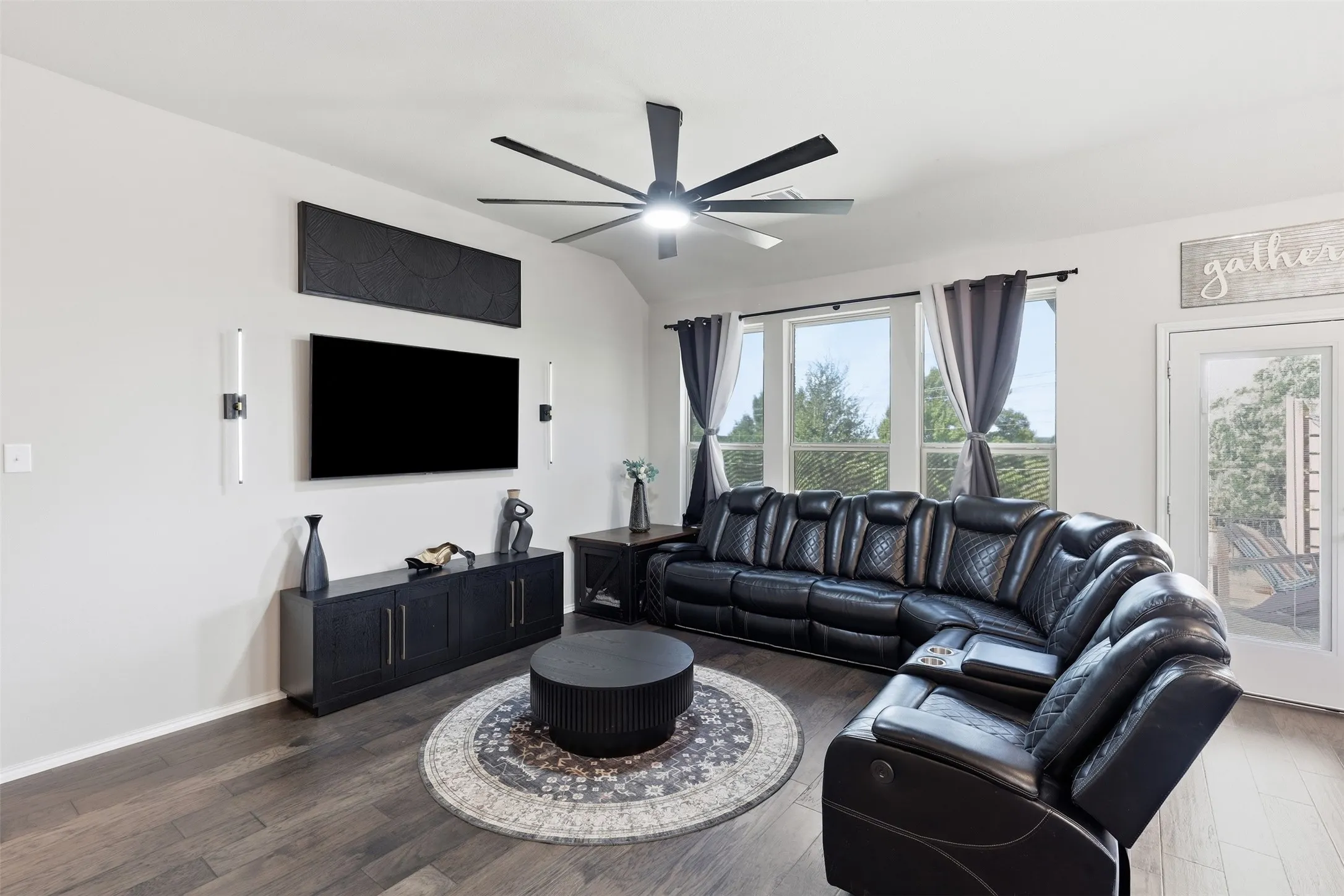 Single Family Residence For Sale in Parker County , 728 Ruellia Street, Weatherford, Texas 76086, 4 Bedroom, 3 Bathroom, 2 Garage spaces, 2,440 Sqft, built in 2022, mls#21384024, Real Estate Agent in Weatherford, Homes For Sale in Parker county, Homes For Sale in Weatherford, Realtor in Weatherford Texas, Real Estate Brokerage Independent Realty Texas, Luminita Cordes Realtor