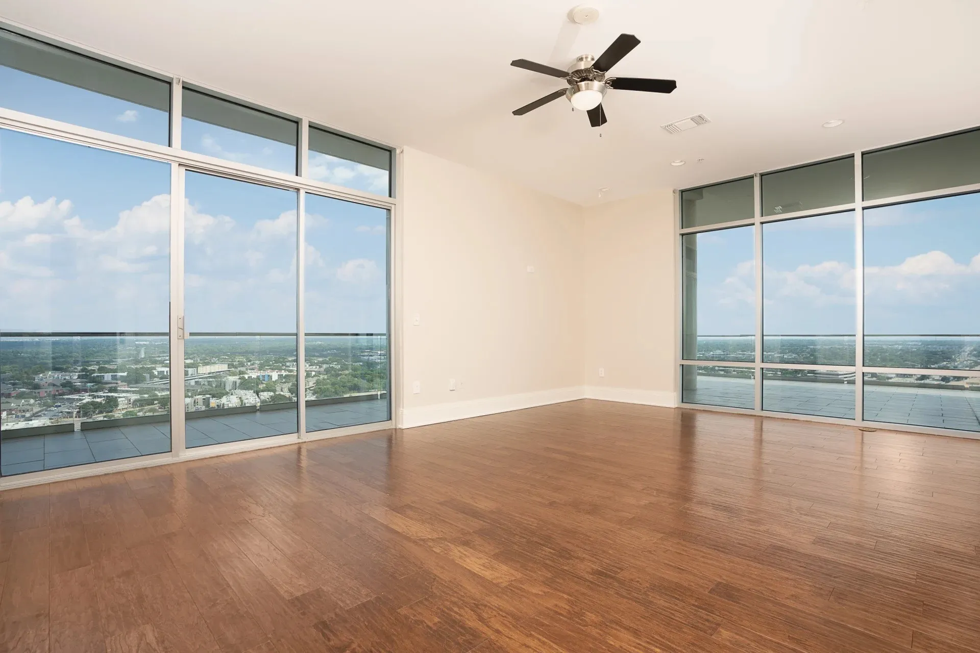 Apartment For Rent in Dallas County , 8066 Park Lane 2015, Dallas, Texas 75231, 3 Bedroom, 3 Bathroom, 2 Garage spaces, 3,819 Sqft, built in 2007, mls#21384207, Real Estate Agent in Dallas, Homes For Rent in Dallas county, Homes For Rent in Dallas, Realtor in Dallas Texas, Real Estate Brokerage Independent Realty Texas, Luminita Cordes Realtor