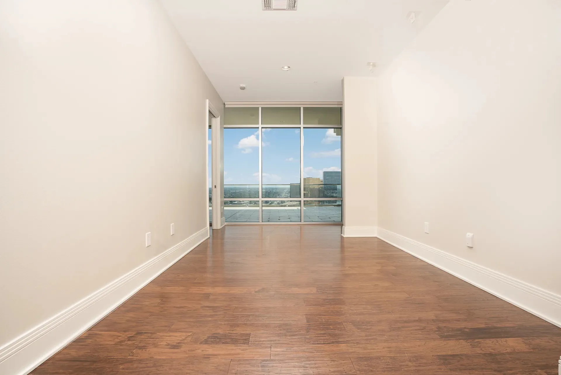 Apartment For Rent in Dallas County , 8066 Park Lane 2015, Dallas, Texas 75231, 3 Bedroom, 3 Bathroom, 2 Garage spaces, 3,819 Sqft, built in 2007, mls#21384207, Real Estate Agent in Dallas, Homes For Rent in Dallas county, Homes For Rent in Dallas, Realtor in Dallas Texas, Real Estate Brokerage Independent Realty Texas, Luminita Cordes Realtor