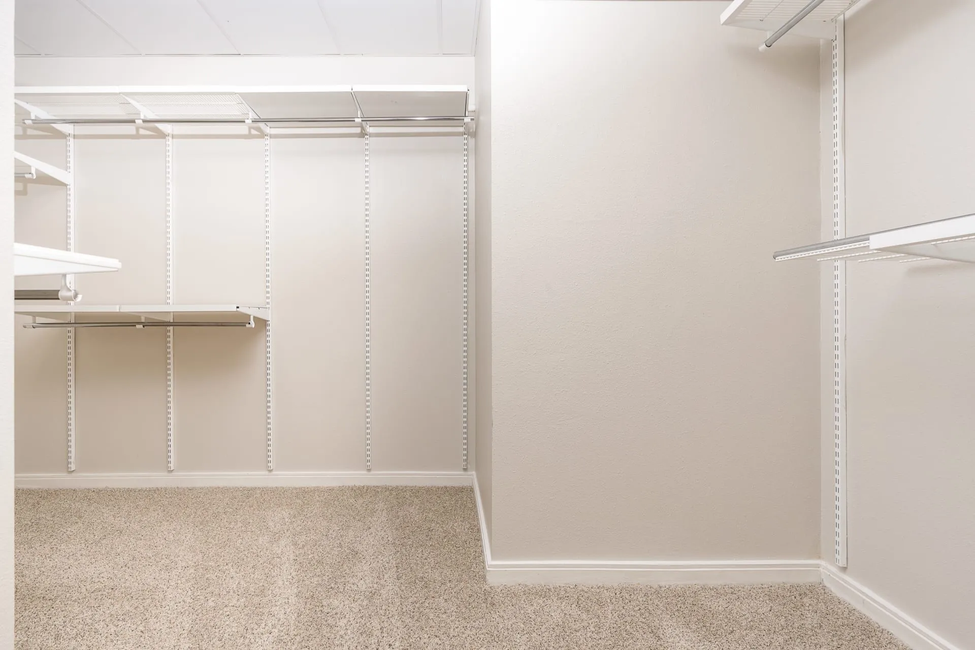 Apartment For Rent in Dallas County , 8066 Park Lane 2015, Dallas, Texas 75231, 3 Bedroom, 3 Bathroom, 2 Garage spaces, 3,819 Sqft, built in 2007, mls#21384207, Real Estate Agent in Dallas, Homes For Rent in Dallas county, Homes For Rent in Dallas, Realtor in Dallas Texas, Real Estate Brokerage Independent Realty Texas, Luminita Cordes Realtor