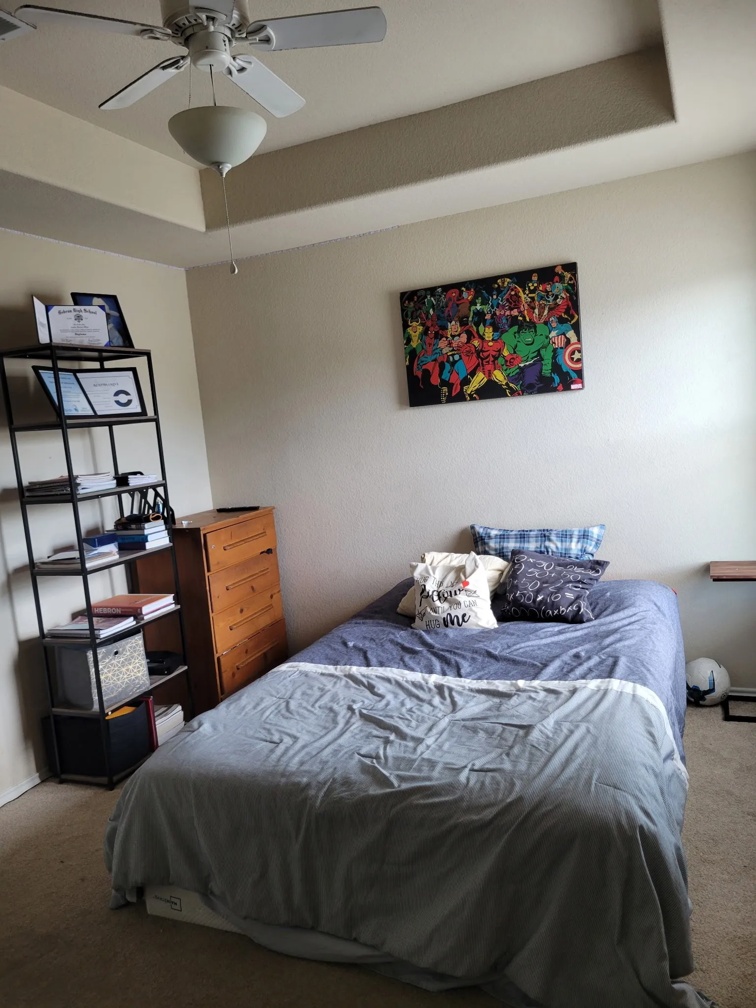 Ceiling fan with integrated light fixture, tray ceiling detail, wall-to-wall carpeting, and neutral wall tones