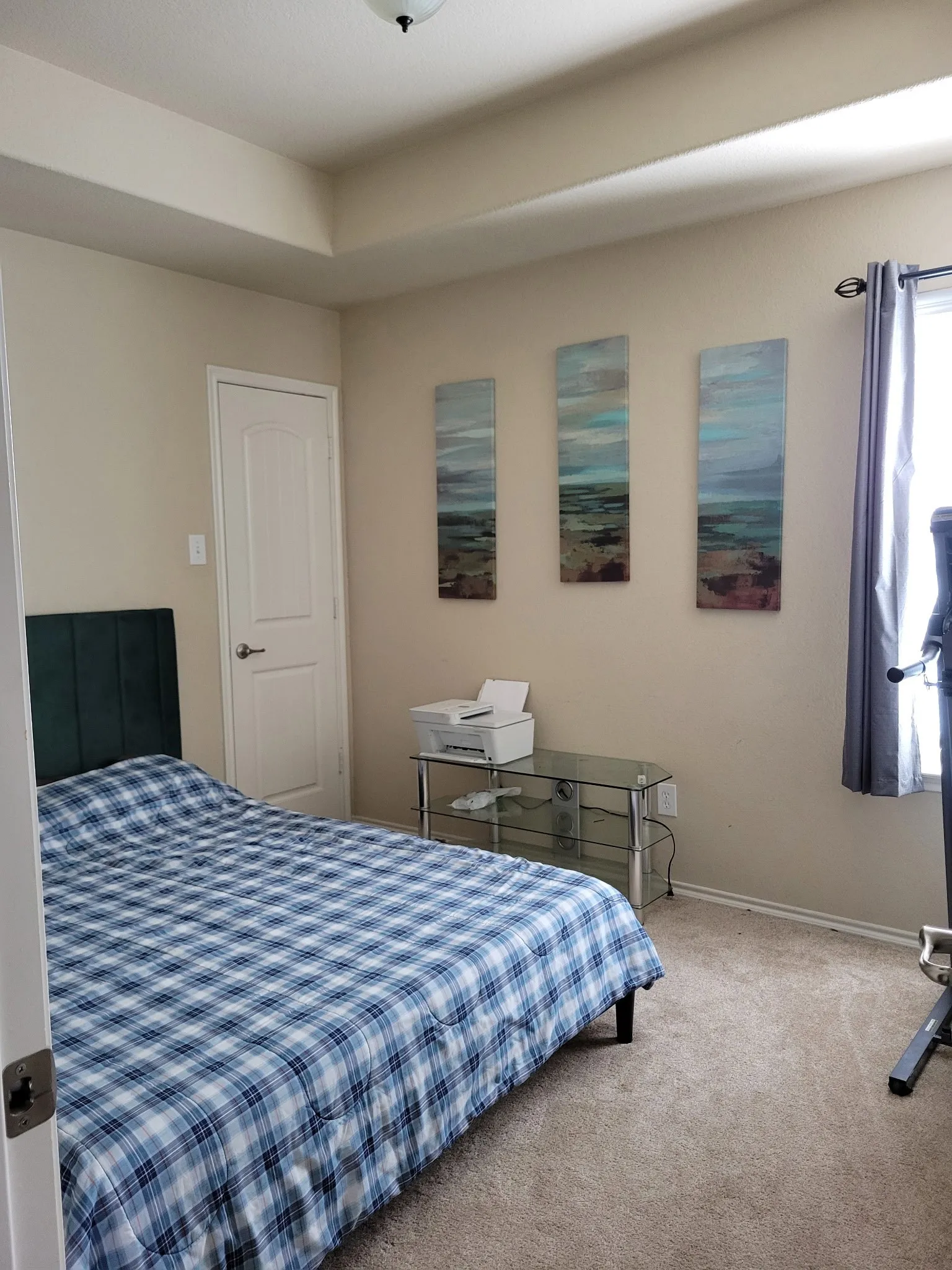 Tray ceiling with recessed lighting