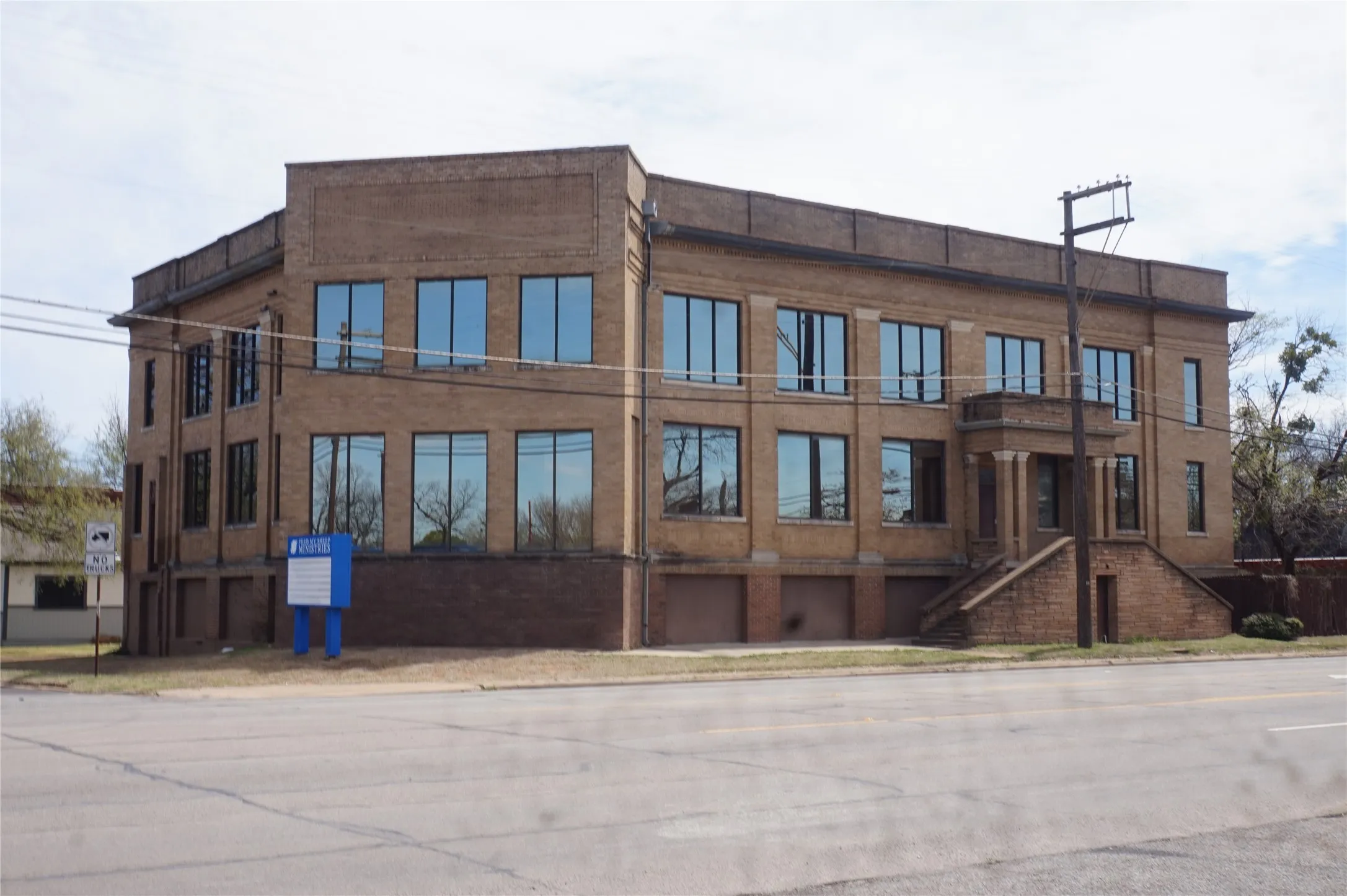 Office For Sale in Grayson County , 1100 S Austin Avenue, Denison, Texas 75020, 0, 0, Garage spaces, 0 Sqft, built in 1924, mls#21384172, Real Estate Agent in Denison, Homes For Sale in Grayson county, Homes For Sale in Denison, Realtor in Denison Texas, Real Estate Brokerage Independent Realty Texas, Luminita Cordes Realtor