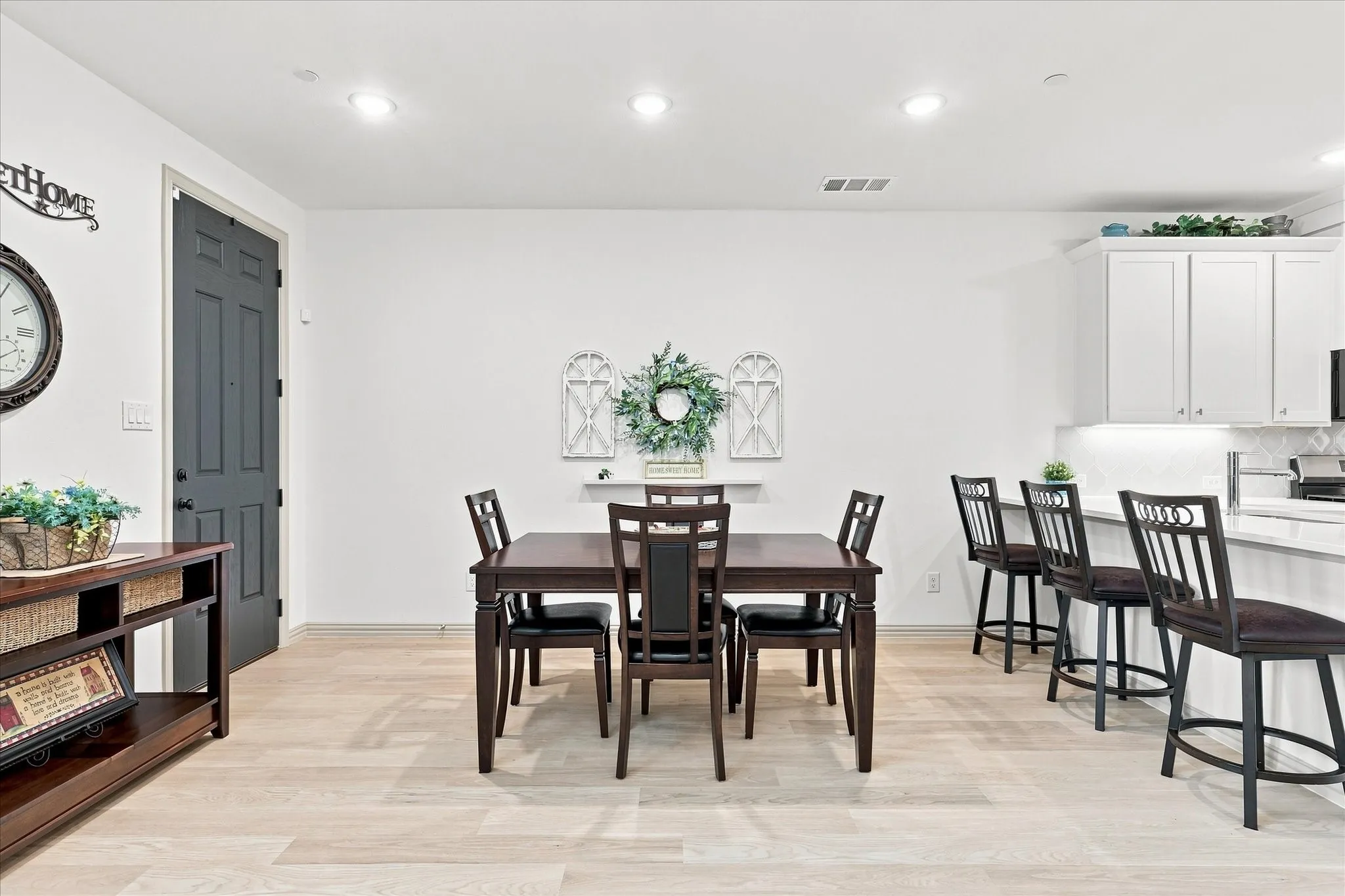 Guest will feel welcome with plenty of seating.