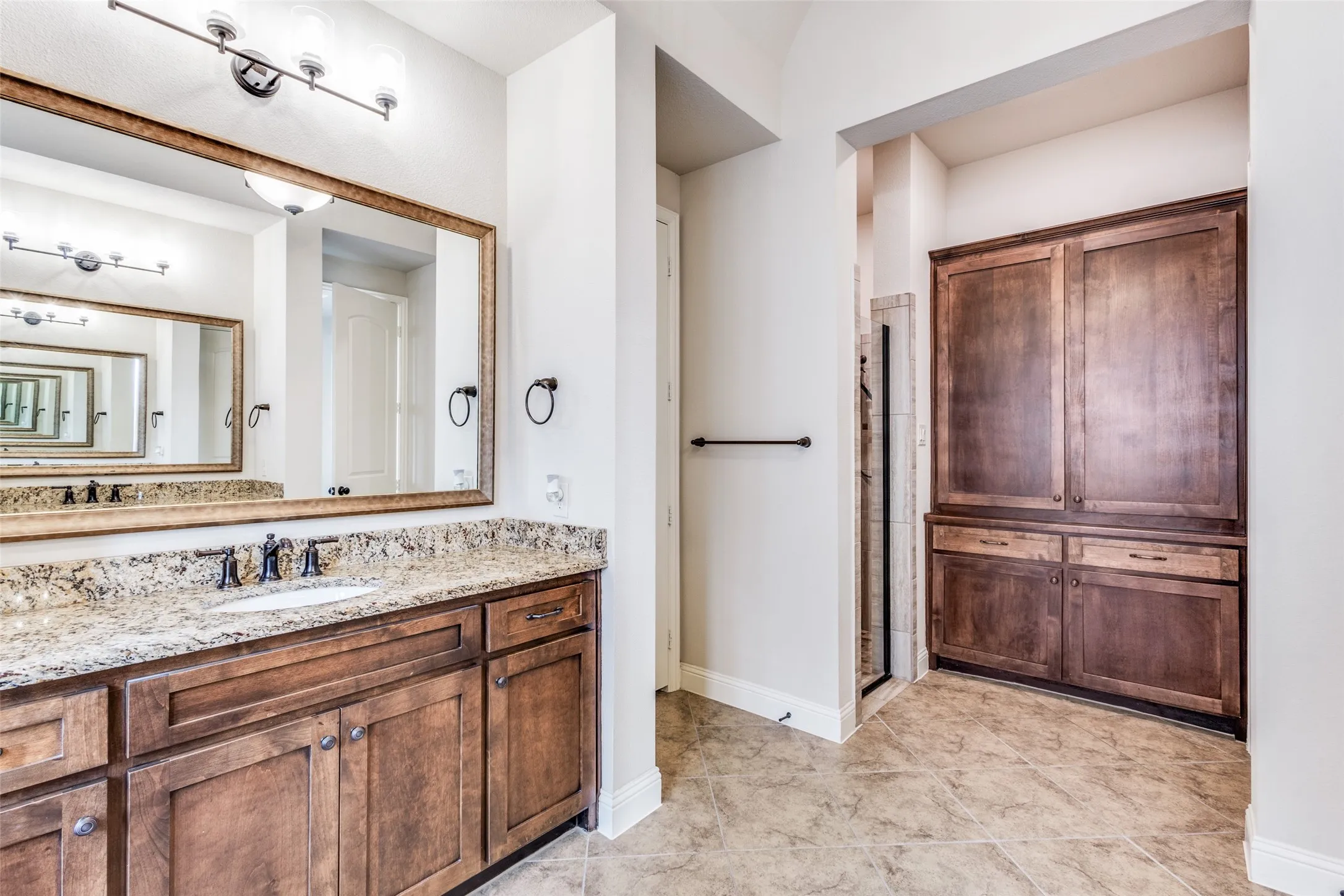 Single Family Residence For Sale in Collin County , 1762 Ellington Drive, Celina, Texas 75009, 5 Bedroom, 5 Bathroom, 3 Garage spaces, 4,365 Sqft, built in 2022, mls#21382387, Real Estate Agent in Celina, Homes For Sale in Collin county, Homes For Sale in Celina, Realtor in Celina Texas, Real Estate Brokerage Independent Realty Texas, Luminita Cordes Realtor