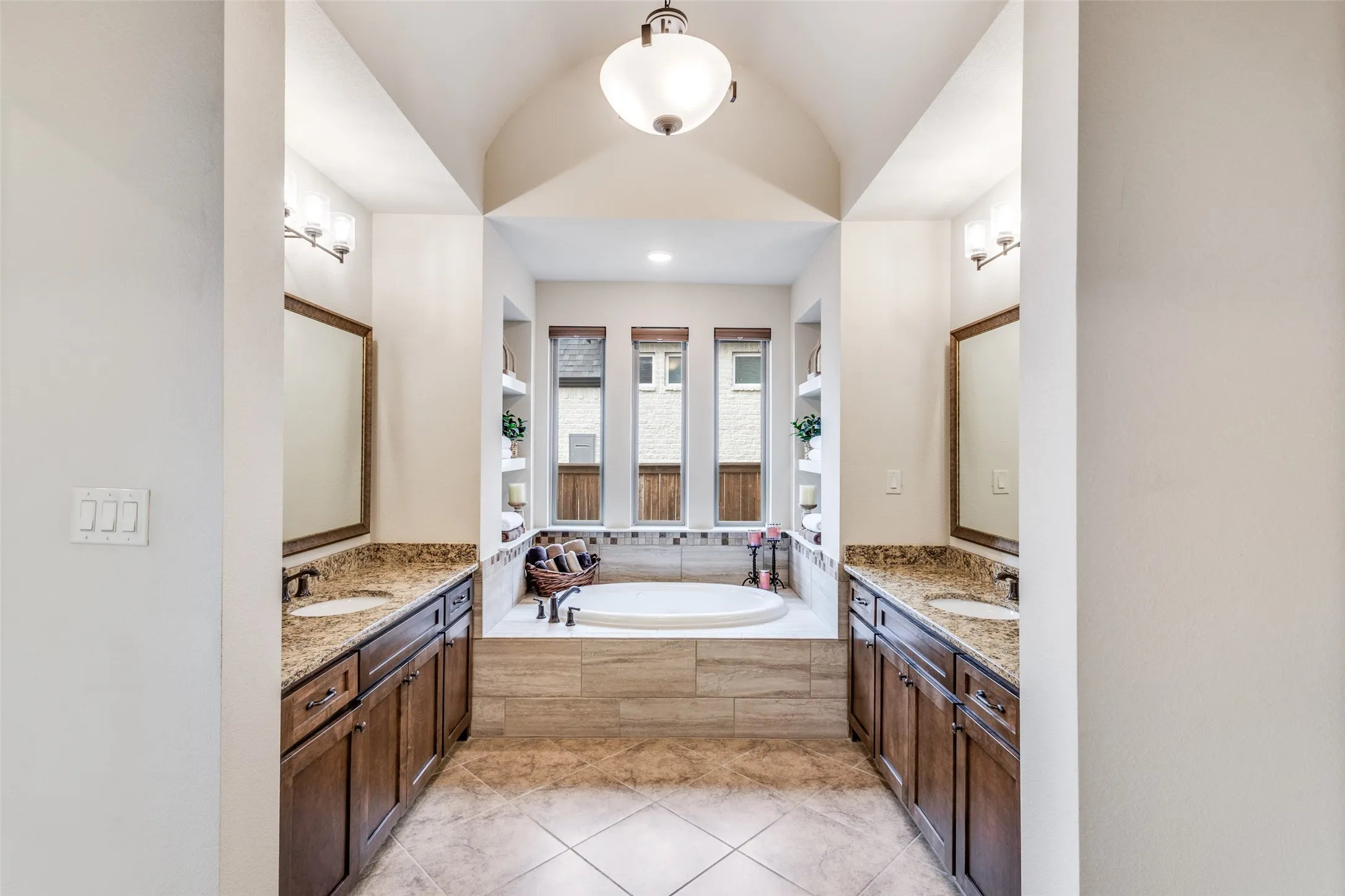 Single Family Residence For Sale in Collin County , 1762 Ellington Drive, Celina, Texas 75009, 5 Bedroom, 5 Bathroom, 3 Garage spaces, 4,365 Sqft, built in 2022, mls#21382387, Real Estate Agent in Celina, Homes For Sale in Collin county, Homes For Sale in Celina, Realtor in Celina Texas, Real Estate Brokerage Independent Realty Texas, Luminita Cordes Realtor
