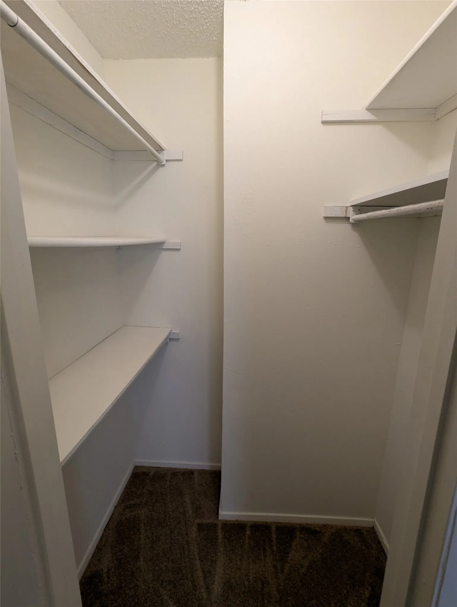 Condominium For Rent in Dallas County , 7431 Holly Hill Drive 120, Dallas, Texas 75231, 2 Bedroom, 2 Bathroom, Garage spaces, 955 Sqft, built in 1979, mls#21384228, Real Estate Agent in Dallas, Homes For Rent in Dallas county, Homes For Rent in Dallas, Realtor in Dallas Texas, Real Estate Brokerage Independent Realty Texas, Luminita Cordes Realtor