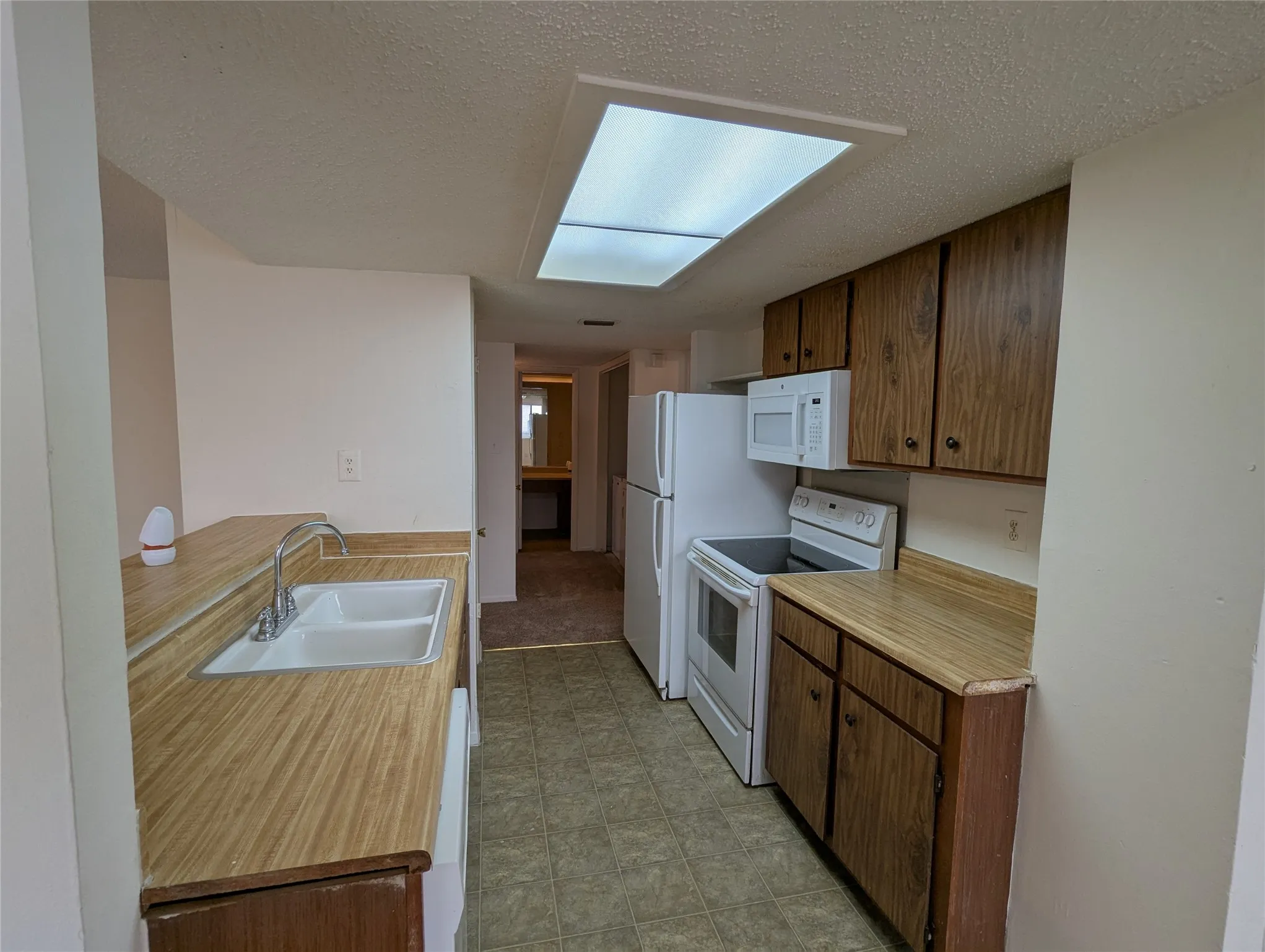 Condominium For Rent in Dallas County , 7431 Holly Hill Drive 120, Dallas, Texas 75231, 2 Bedroom, 2 Bathroom, Garage spaces, 955 Sqft, built in 1979, mls#21384228, Real Estate Agent in Dallas, Homes For Rent in Dallas county, Homes For Rent in Dallas, Realtor in Dallas Texas, Real Estate Brokerage Independent Realty Texas, Luminita Cordes Realtor