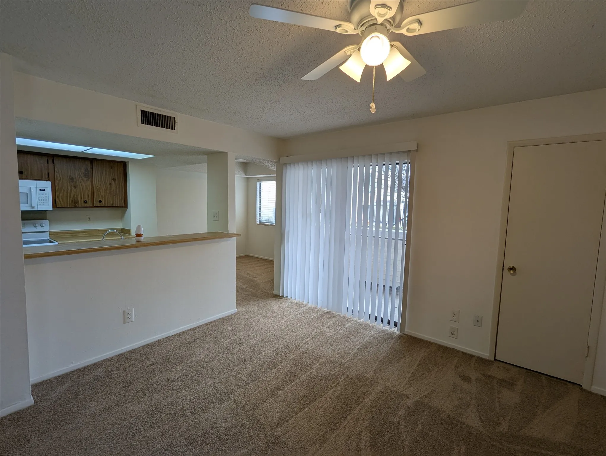 Condominium For Rent in Dallas County , 7431 Holly Hill Drive 120, Dallas, Texas 75231, 2 Bedroom, 2 Bathroom, Garage spaces, 955 Sqft, built in 1979, mls#21384228, Real Estate Agent in Dallas, Homes For Rent in Dallas county, Homes For Rent in Dallas, Realtor in Dallas Texas, Real Estate Brokerage Independent Realty Texas, Luminita Cordes Realtor