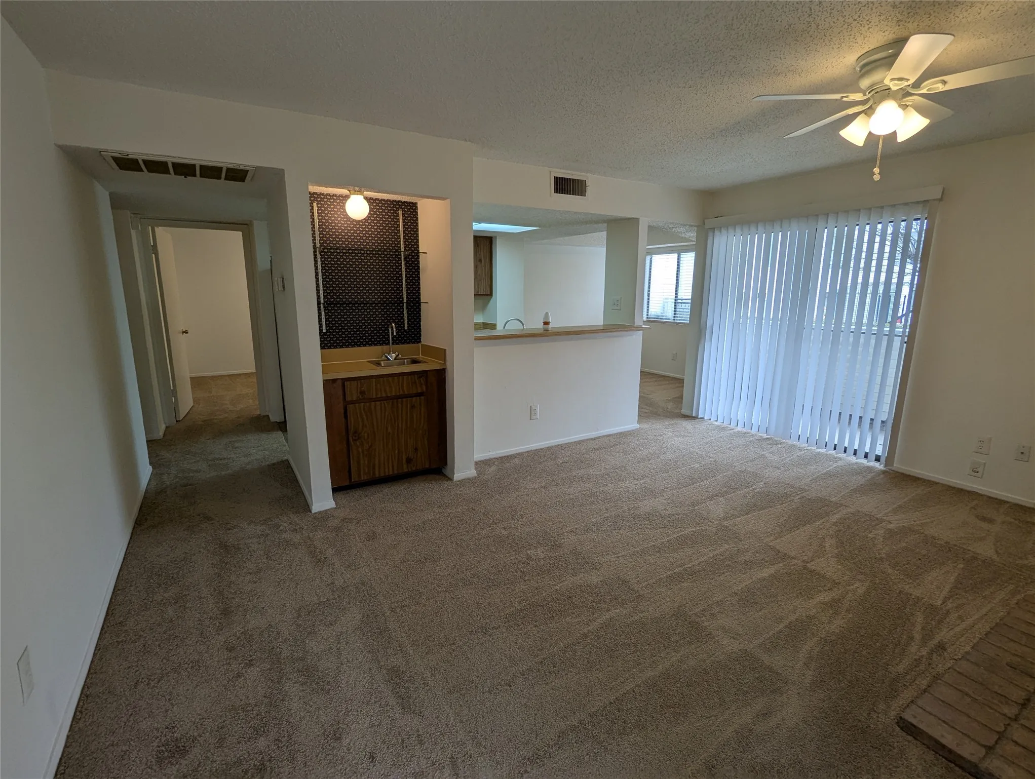Condominium For Rent in Dallas County , 7431 Holly Hill Drive 120, Dallas, Texas 75231, 2 Bedroom, 2 Bathroom, Garage spaces, 955 Sqft, built in 1979, mls#21384228, Real Estate Agent in Dallas, Homes For Rent in Dallas county, Homes For Rent in Dallas, Realtor in Dallas Texas, Real Estate Brokerage Independent Realty Texas, Luminita Cordes Realtor