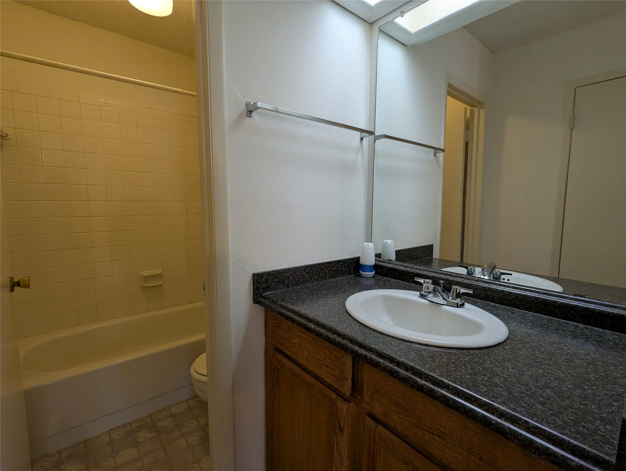 Condominium For Rent in Dallas County , 7431 Holly Hill Drive 120, Dallas, Texas 75231, 2 Bedroom, 2 Bathroom, Garage spaces, 955 Sqft, built in 1979, mls#21384228, Real Estate Agent in Dallas, Homes For Rent in Dallas county, Homes For Rent in Dallas, Realtor in Dallas Texas, Real Estate Brokerage Independent Realty Texas, Luminita Cordes Realtor
